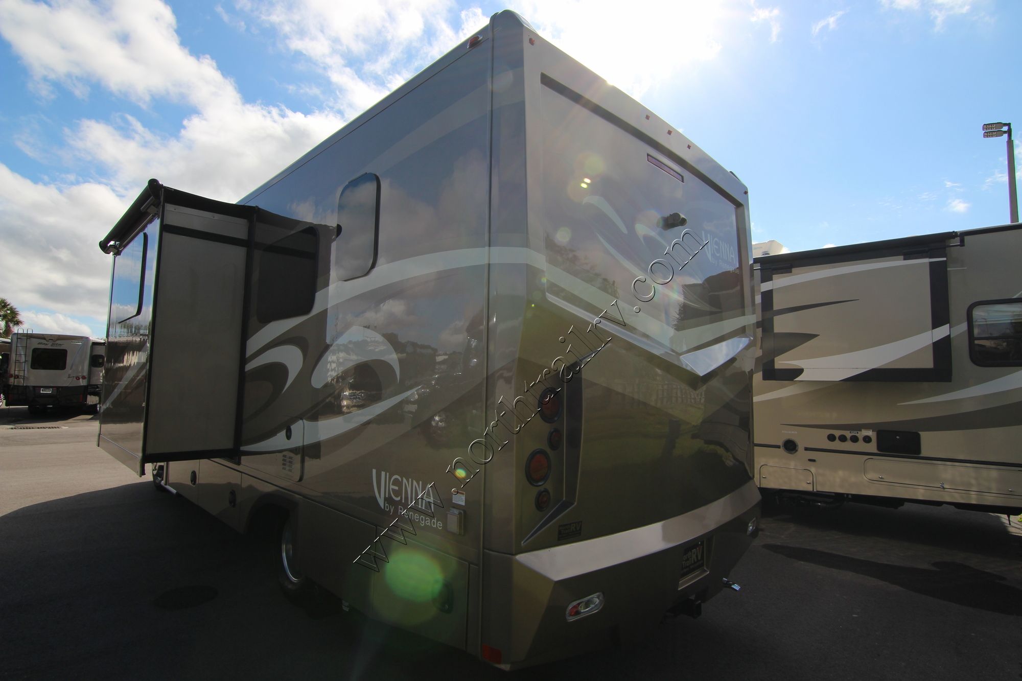 Used 2017 Renegade Rv Vienna 25MBS Class C  For Sale