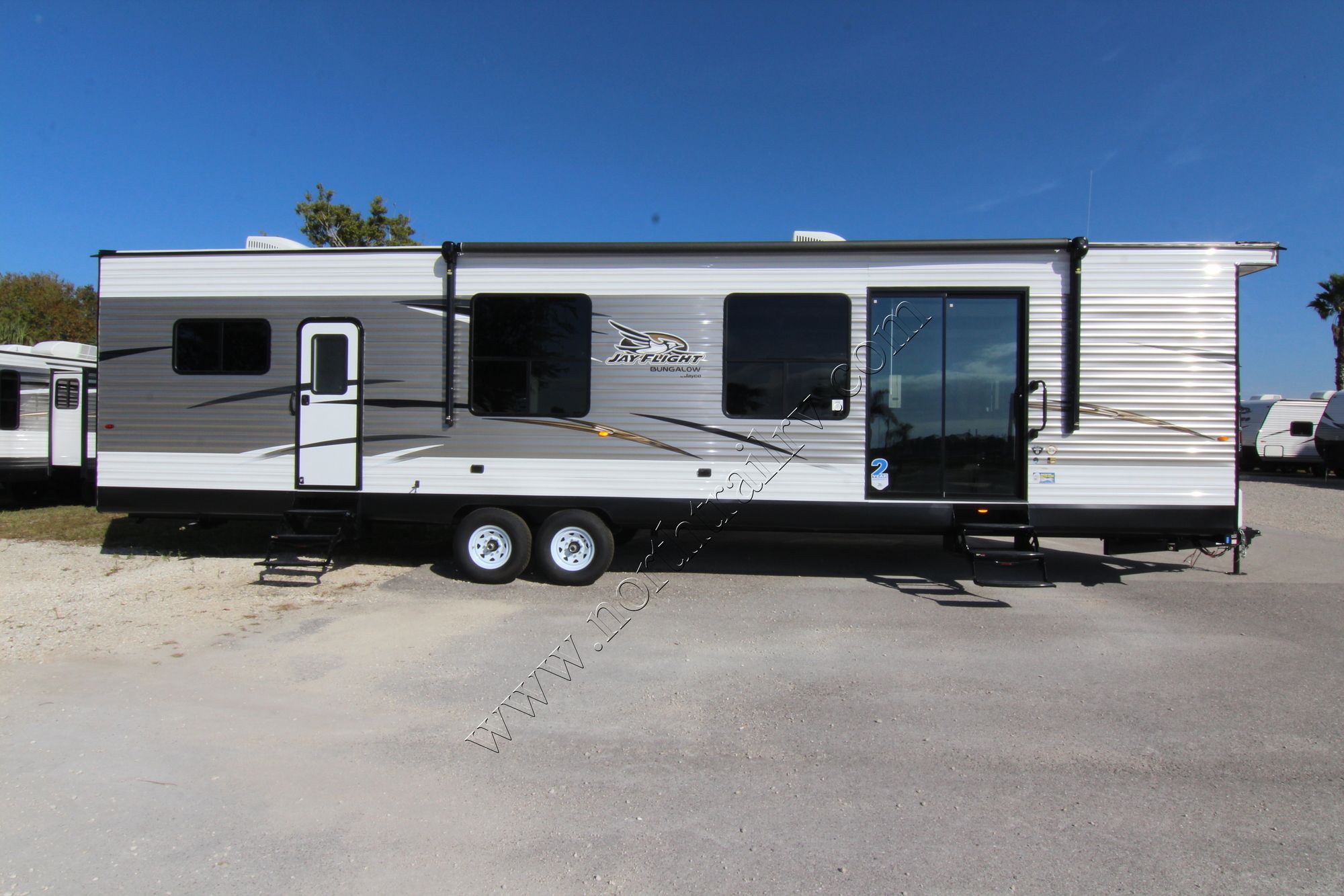 New 2018 Jayco Jay Flightbungalow 40FSDS Travel Trailer  For Sale