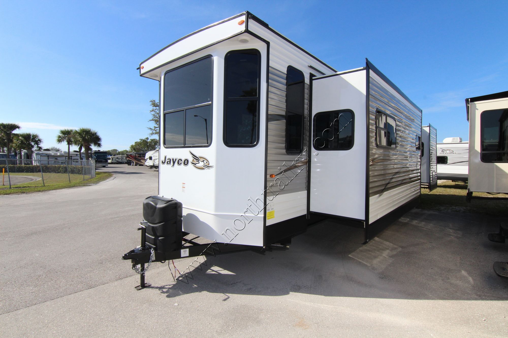 New 2018 Jayco Jay Flightbungalow 40FSDS Travel Trailer  For Sale