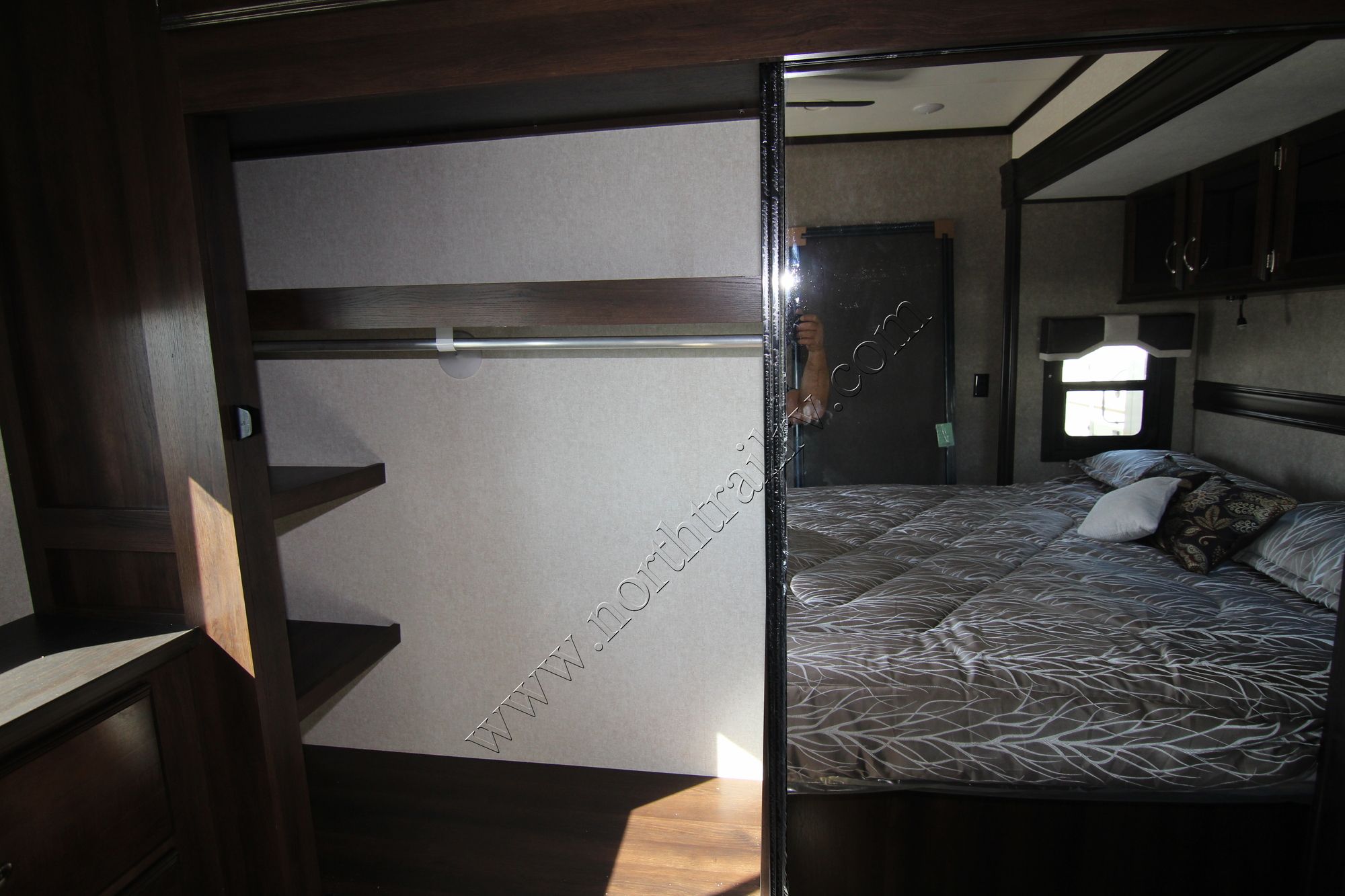 New 2018 Jayco Jay Flightbungalow 40FSDS Travel Trailer  For Sale