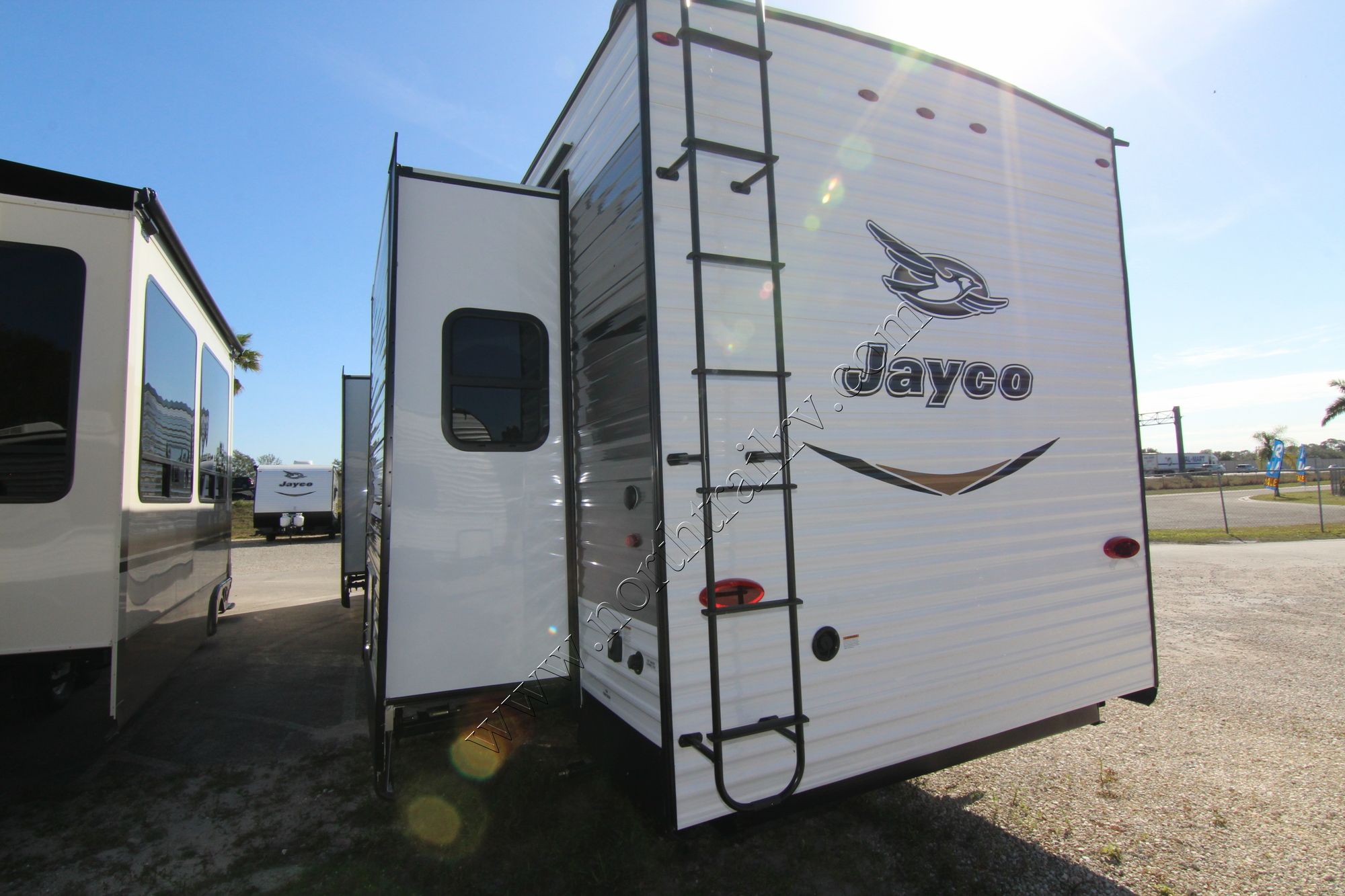 New 2018 Jayco Jay Flightbungalow 40FSDS Travel Trailer  For Sale