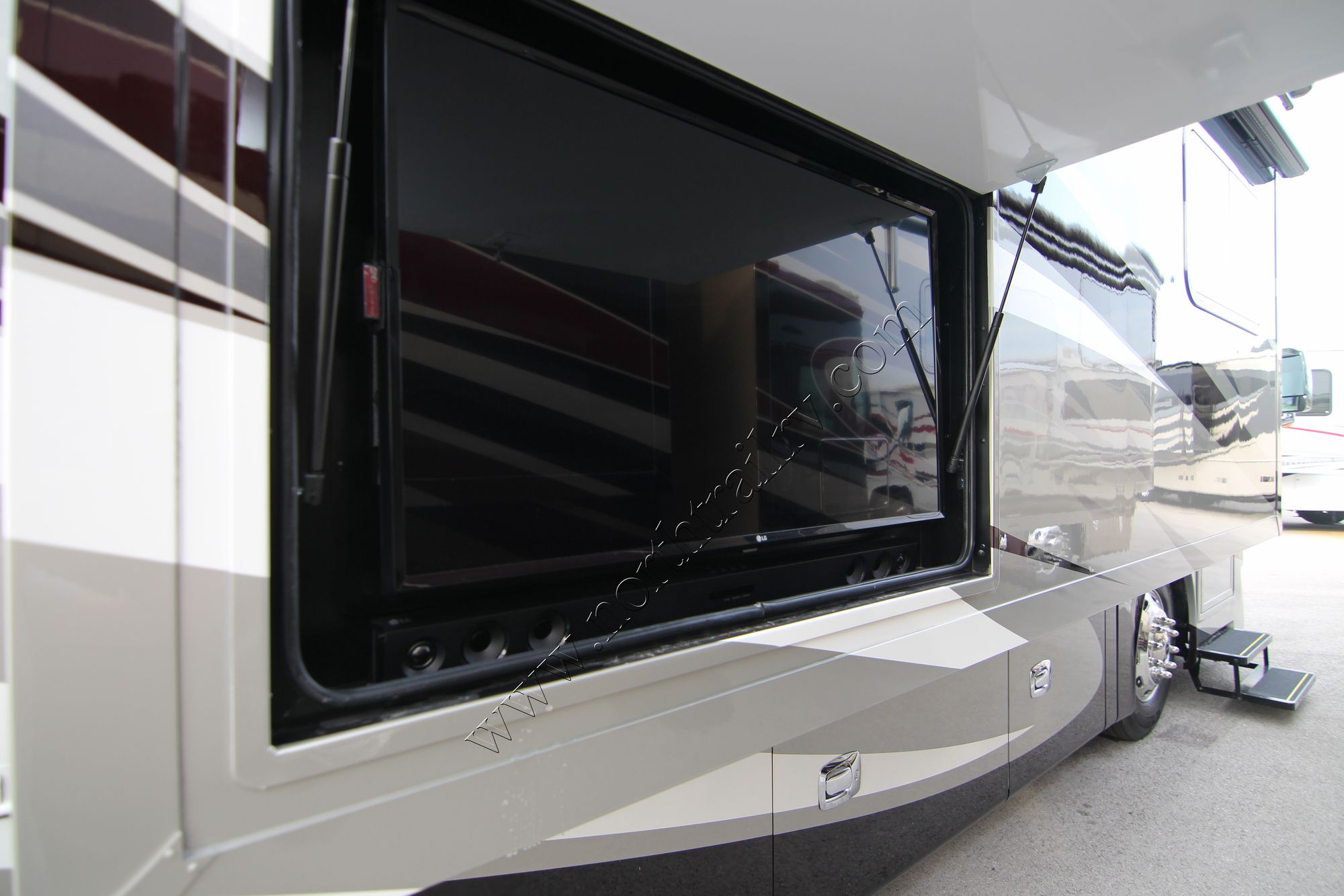 New 2018 Tiffin Motor Homes Phaeton 40 QBH Class A  For Sale