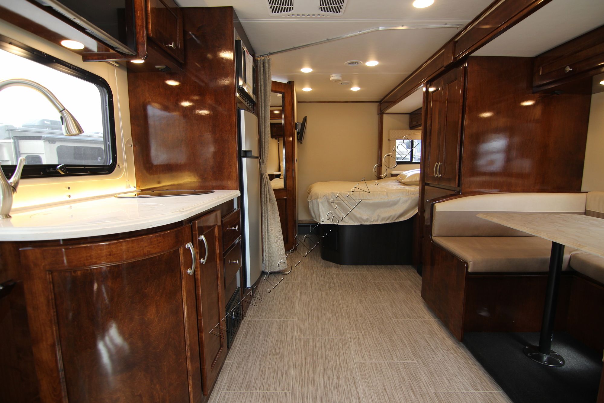 New 2018 Renegade Rv Vienna 25VFWS Class C  For Sale