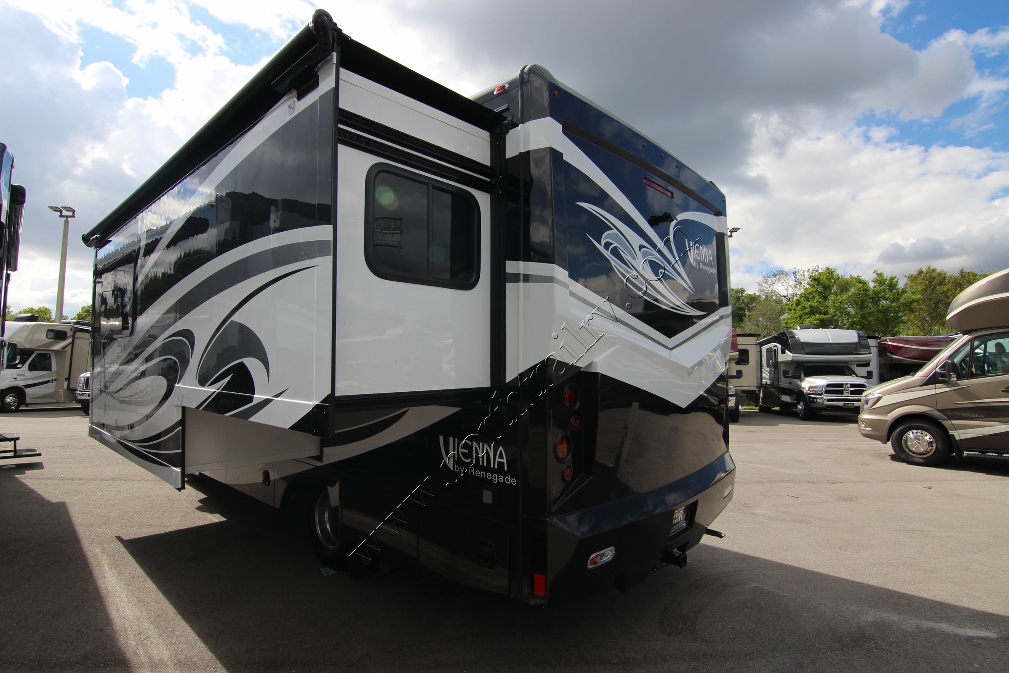 New 2018 Renegade Rv Vienna 25VFWS Class C  For Sale