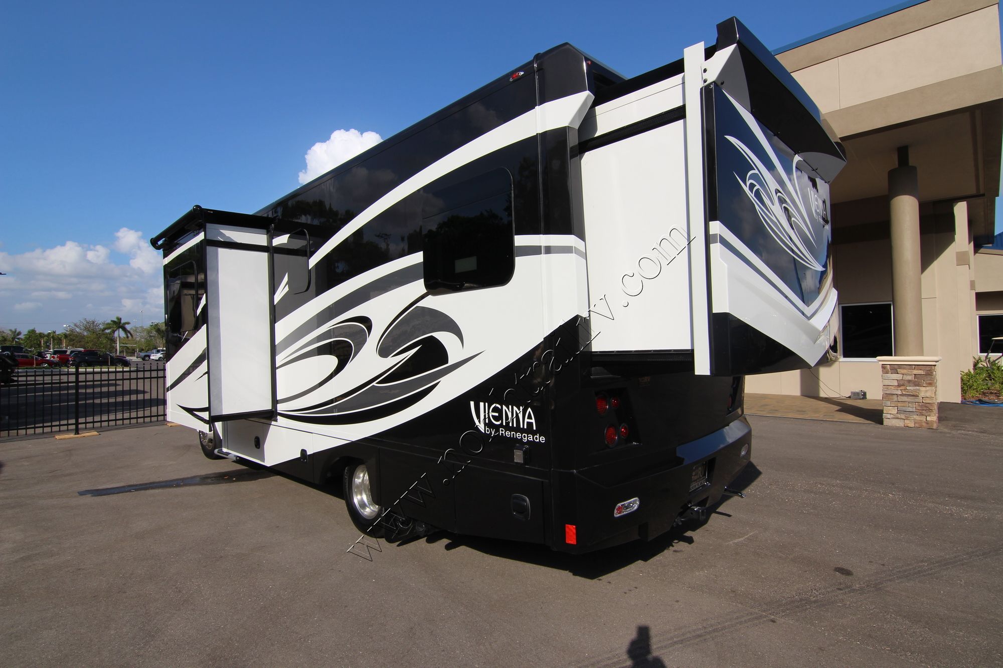 New 2018 Renegade Rv Vienna 25VQRS Class C  For Sale