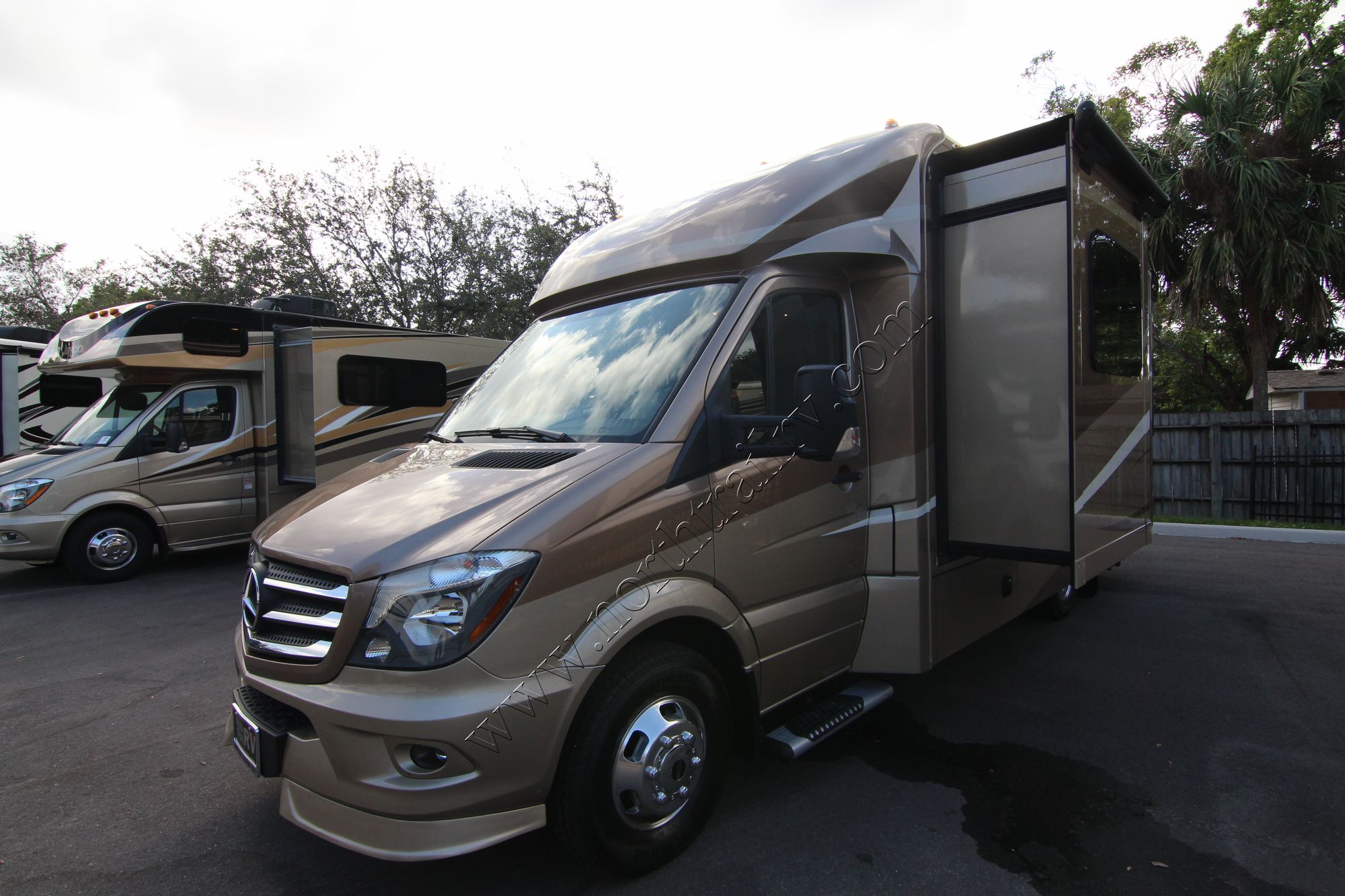 New 2018 Renegade Rv Vienna 25VQRS Class C  For Sale
