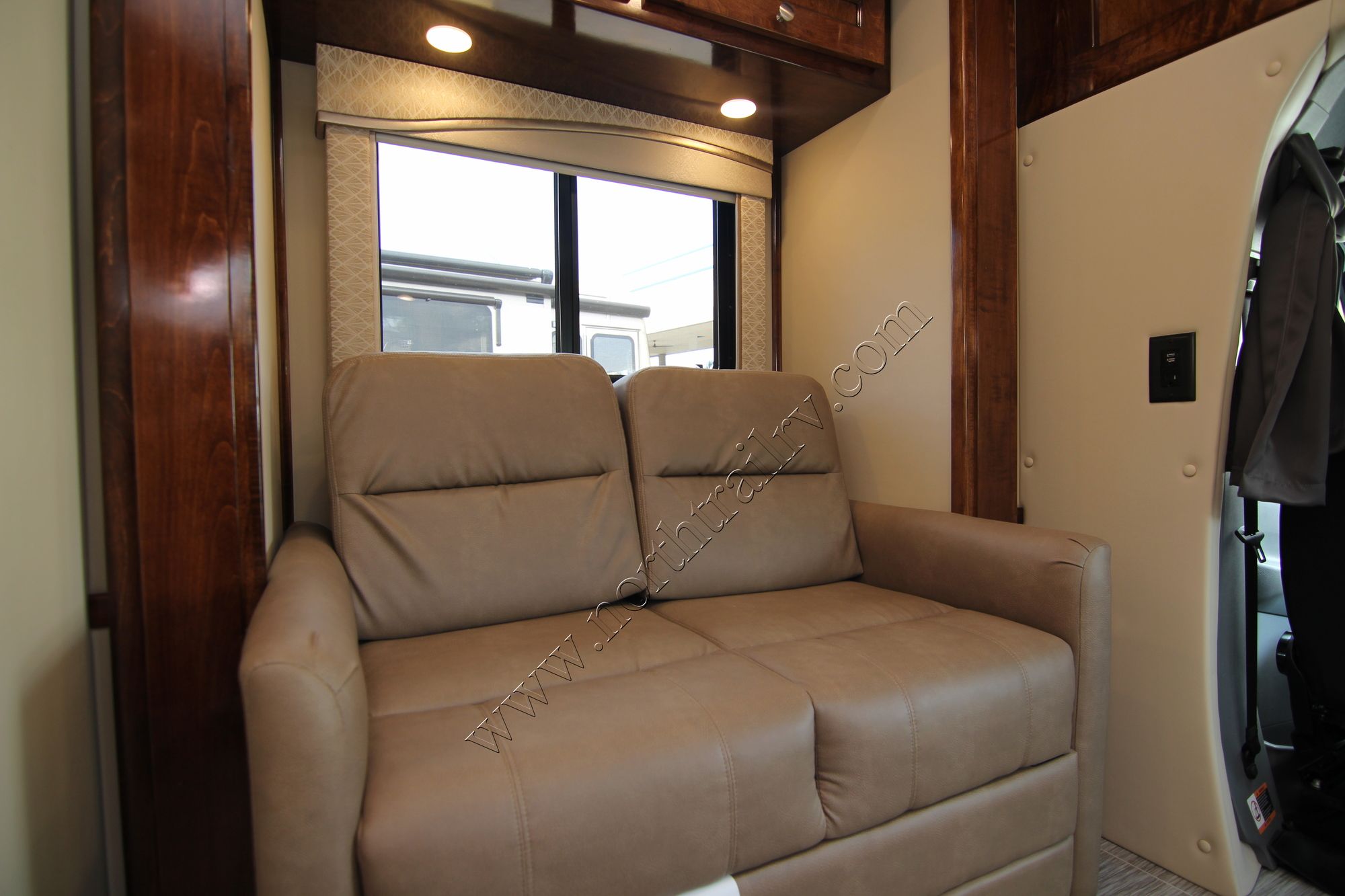 New 2018 Renegade Rv Vienna 25VQRS Class C  For Sale