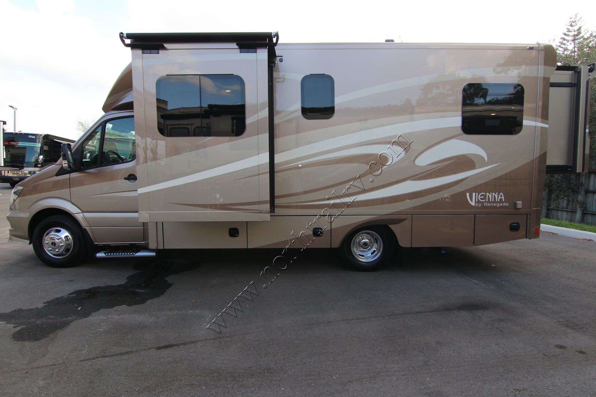 New 2018 Renegade Rv Vienna 25VQRS Class C  For Sale