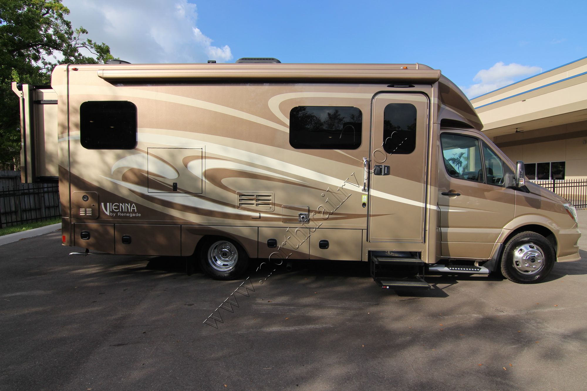 New 2018 Renegade Rv Vienna 25VQRS Class C  For Sale