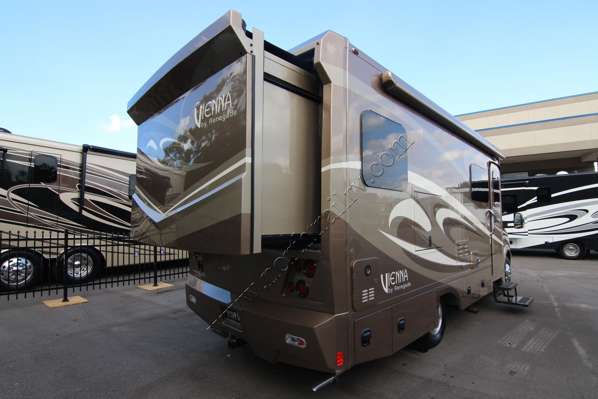 New 2018 Renegade Rv Vienna 25VQRS Class C  For Sale