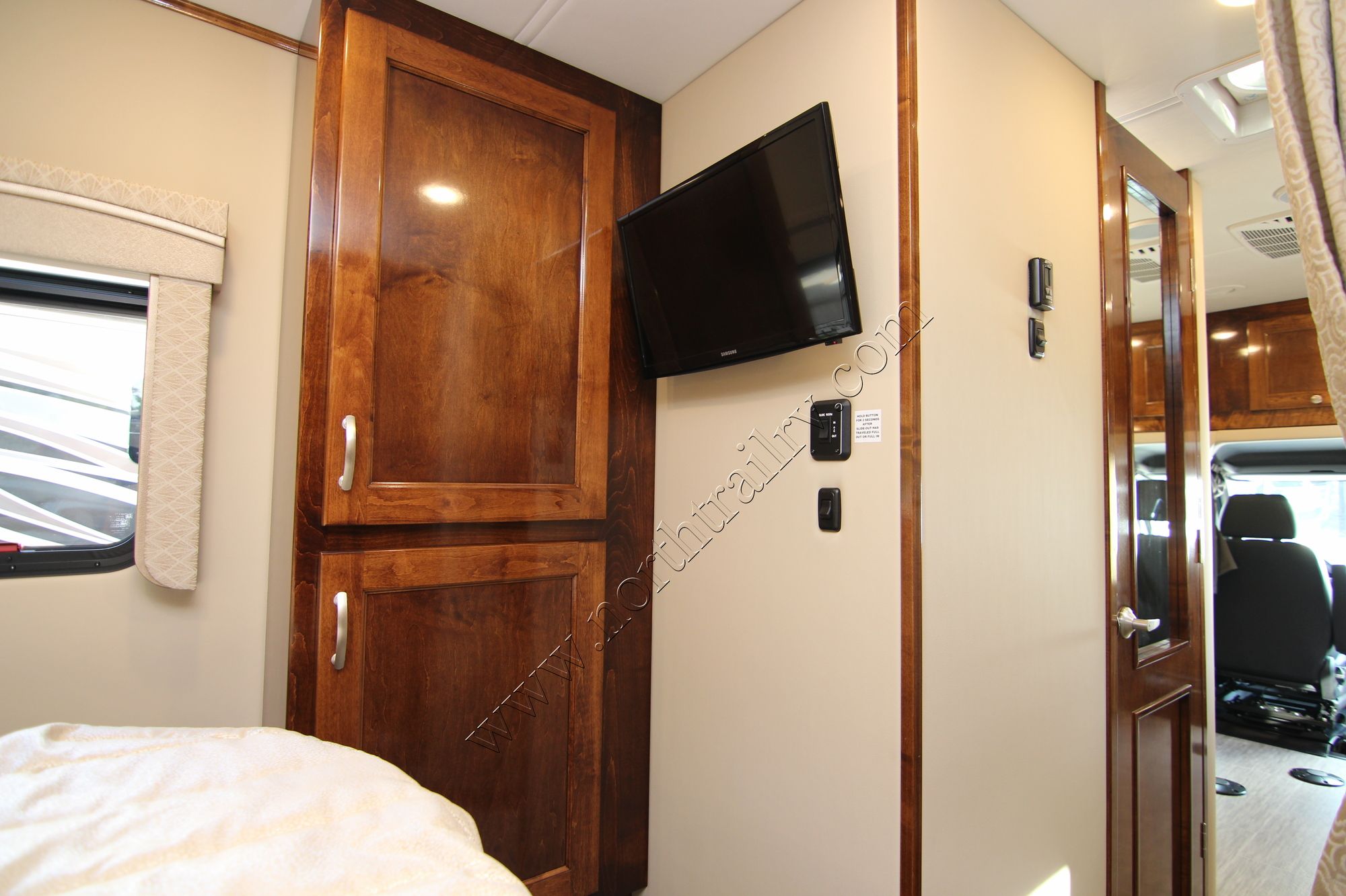 New 2018 Renegade Rv Vienna 25VQRS Class C  For Sale
