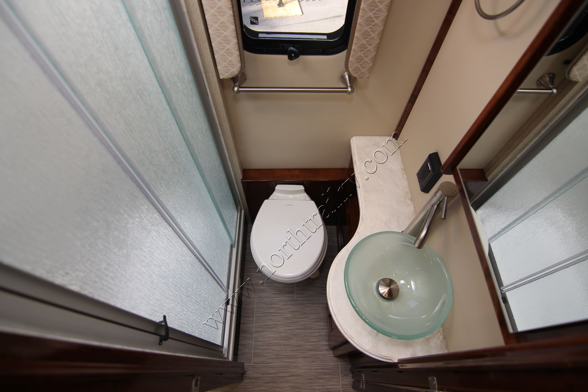 New 2018 Renegade Rv Vienna 25VQRS Class C  For Sale