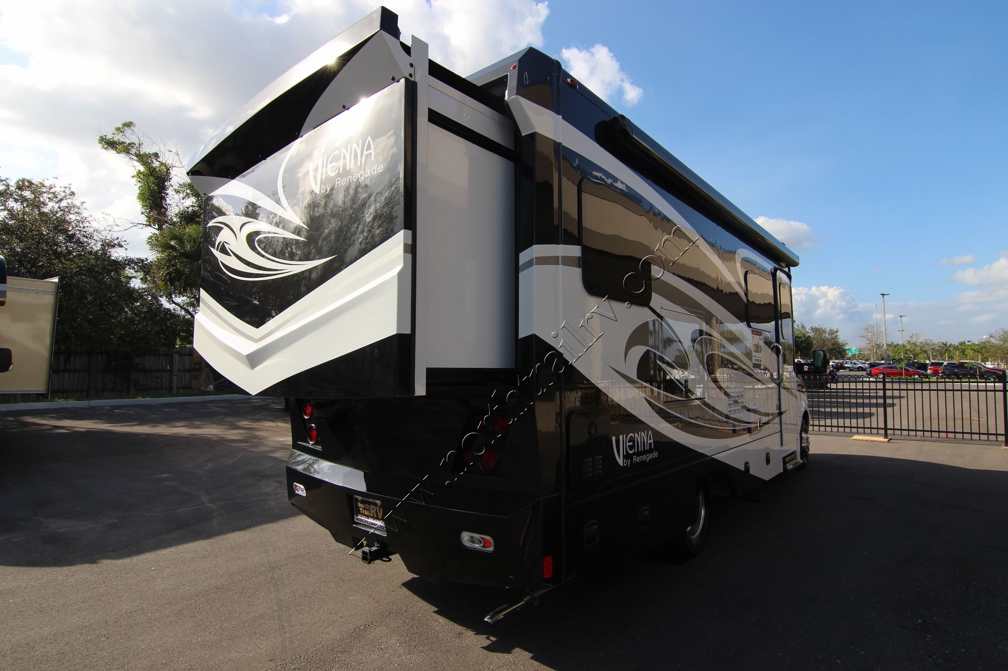 New 2018 Renegade Rv Vienna 25VQRS Class C  For Sale