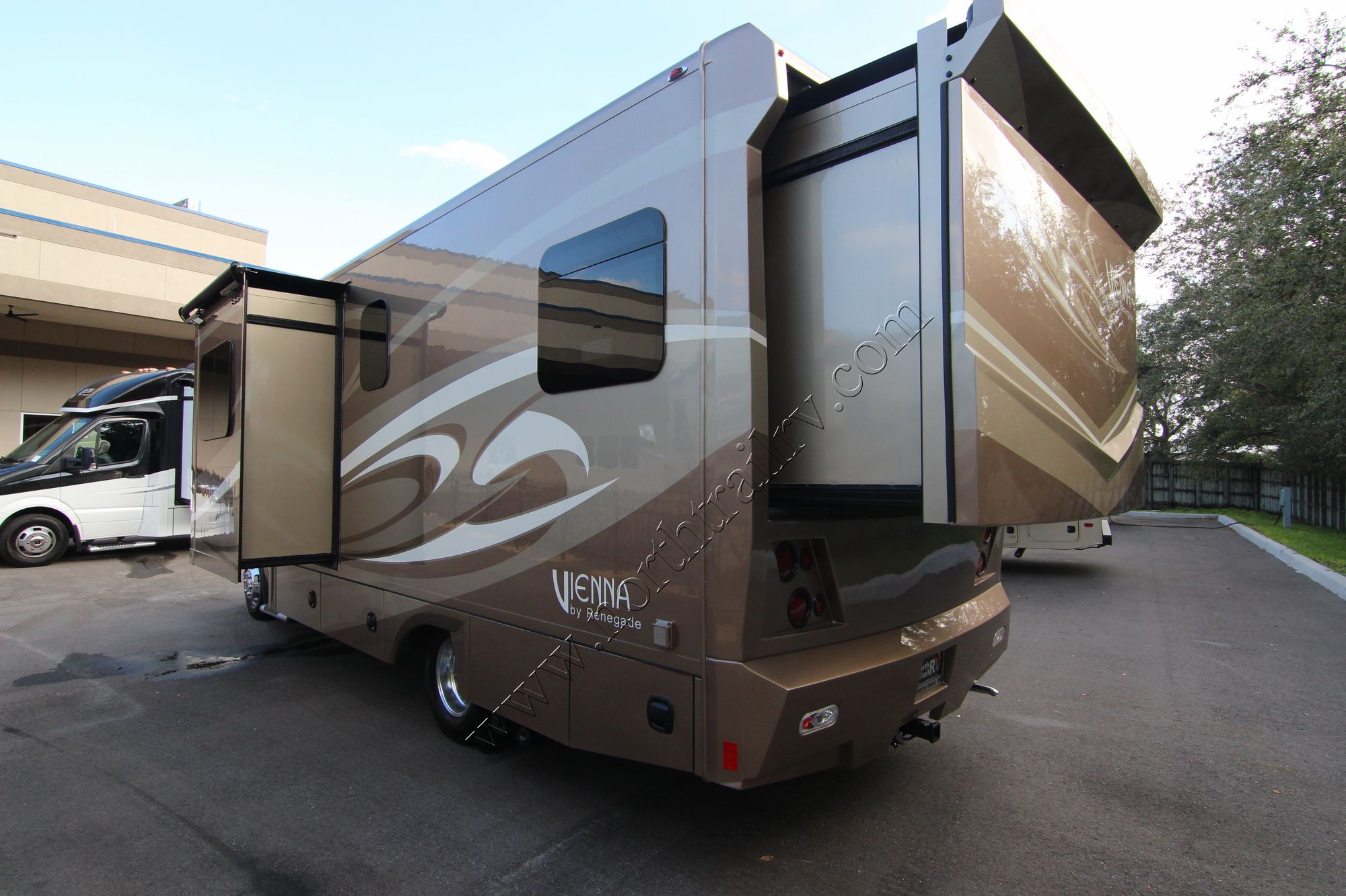 New 2018 Renegade Rv Vienna 25VQRS Class C  For Sale