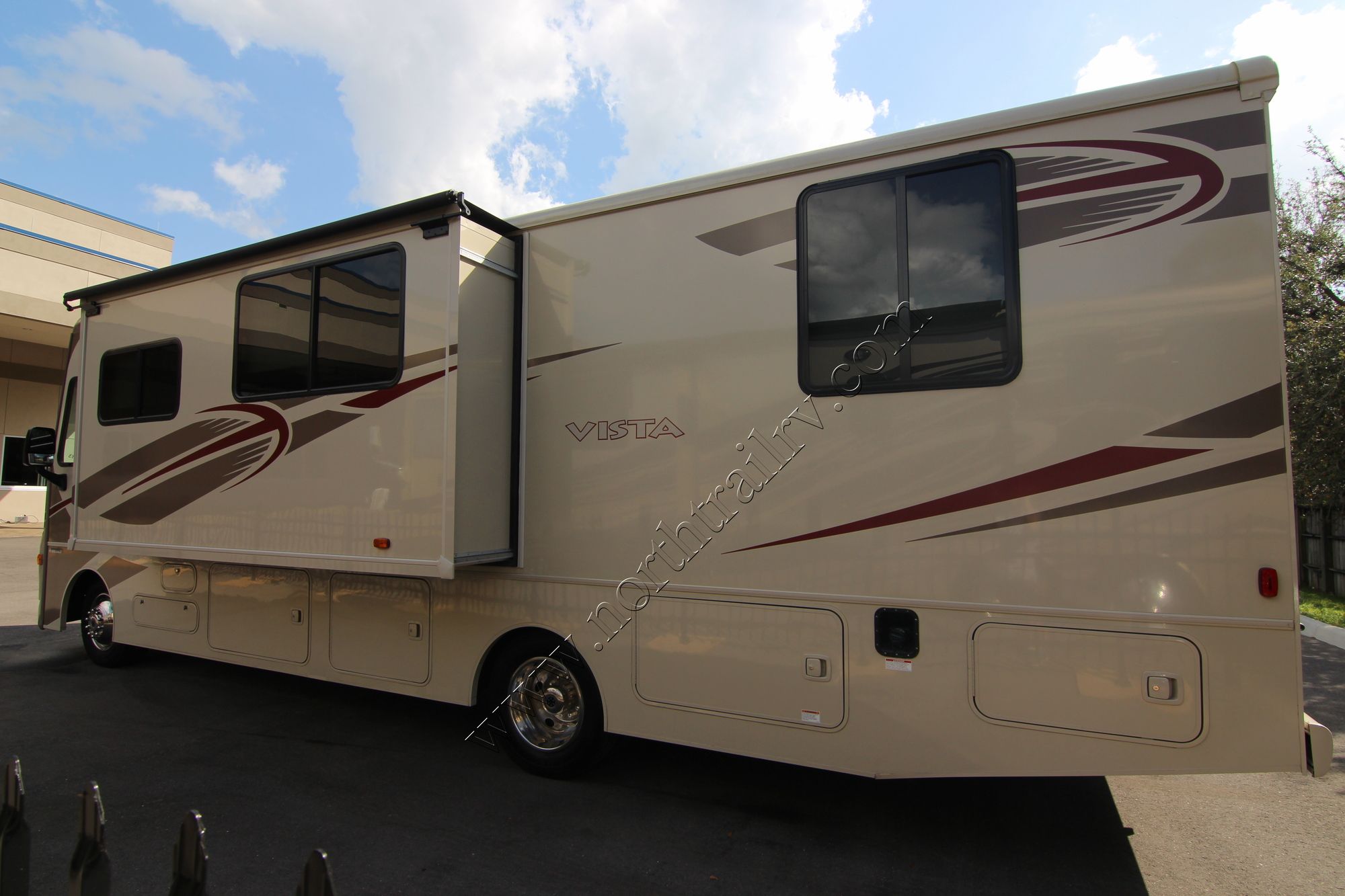 Used 2017 Winnebago Vista 31KE Class A  For Sale