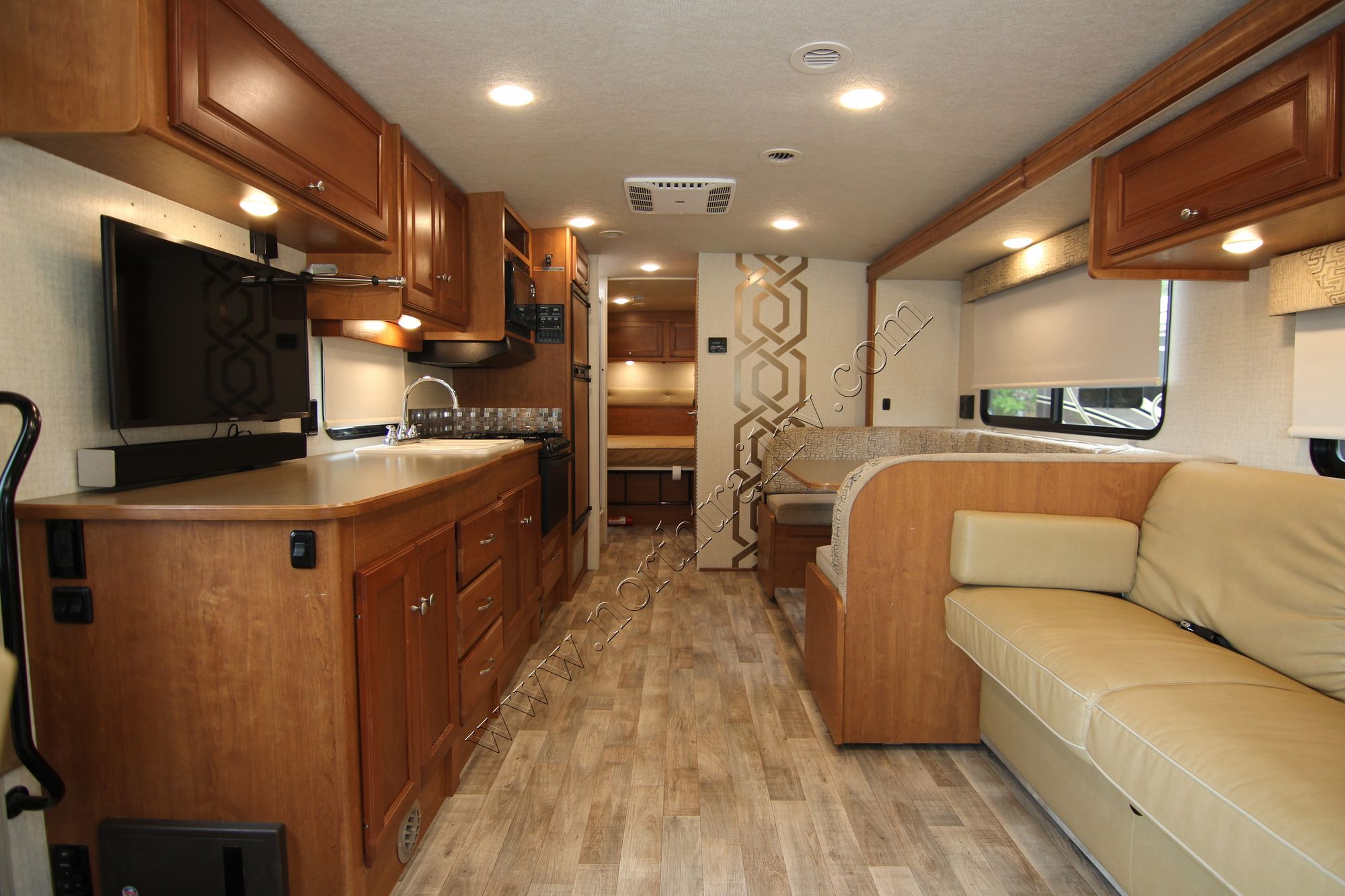 Used 2017 Winnebago Vista 31KE Class A  For Sale