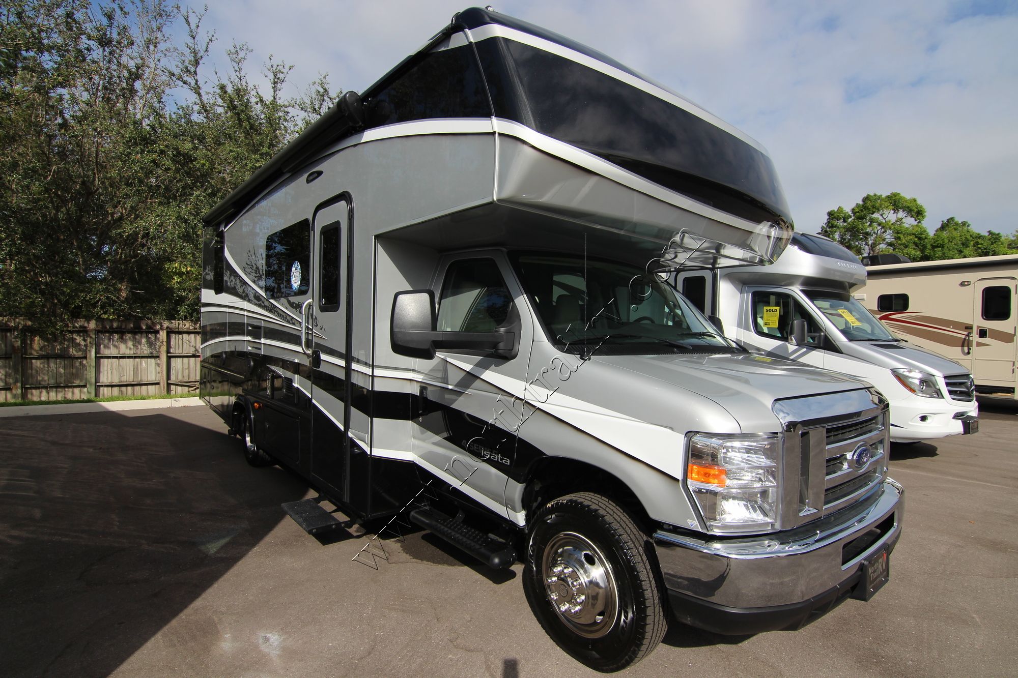 New 2018 Dynamax Isata 4 25FW Class C  For Sale