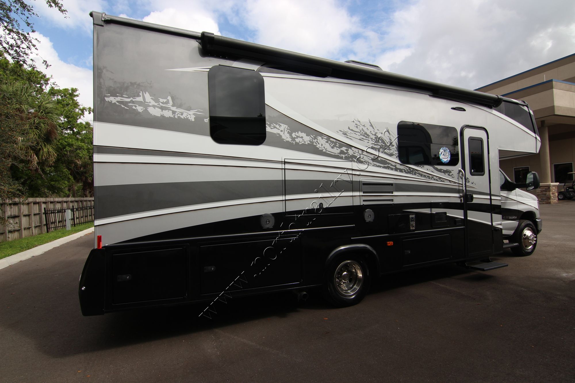 New 2018 Dynamax Isata 4 25FW Class C  For Sale