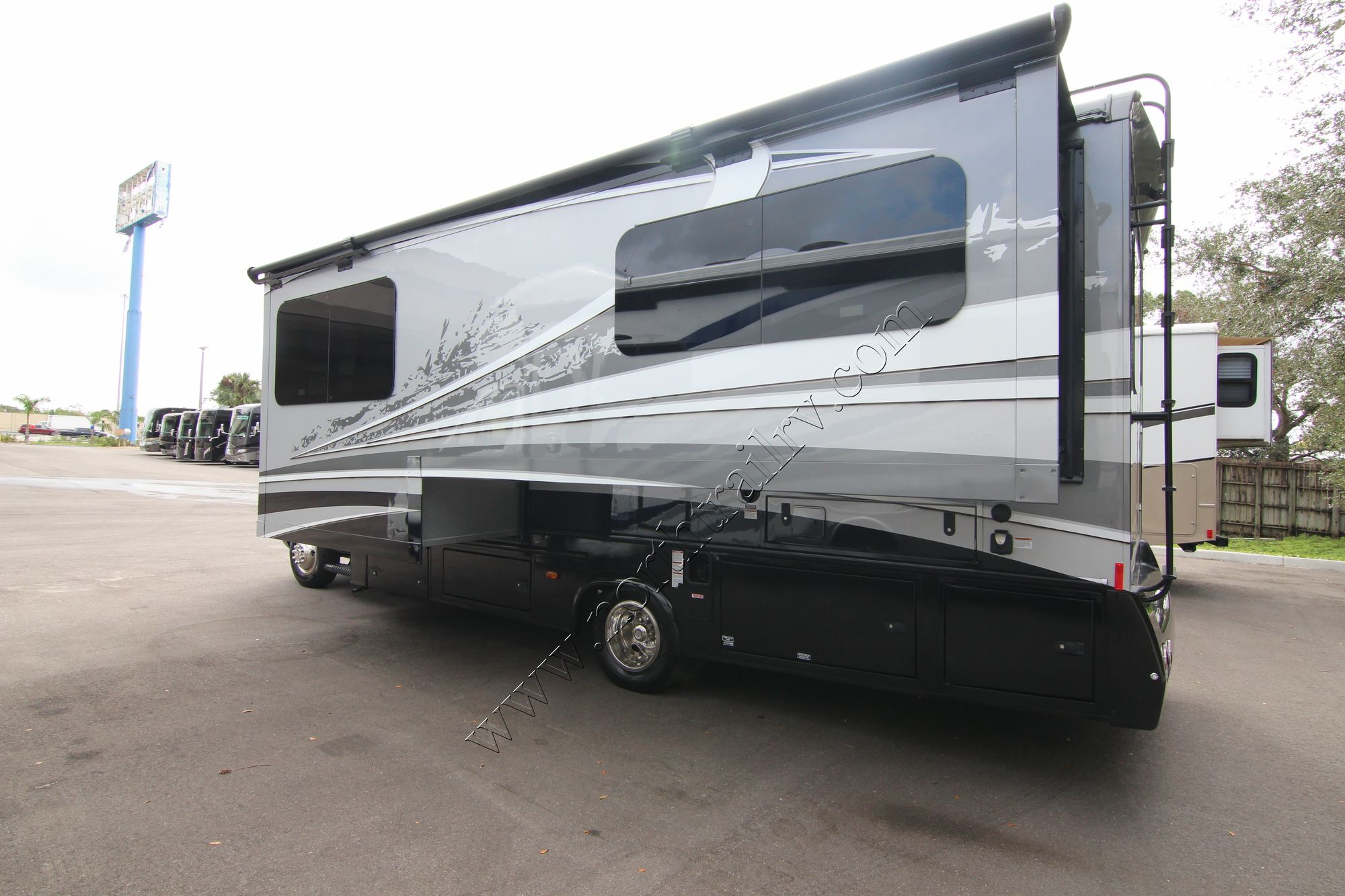 New 2018 Dynamax Isata 4 25FW Class C  For Sale