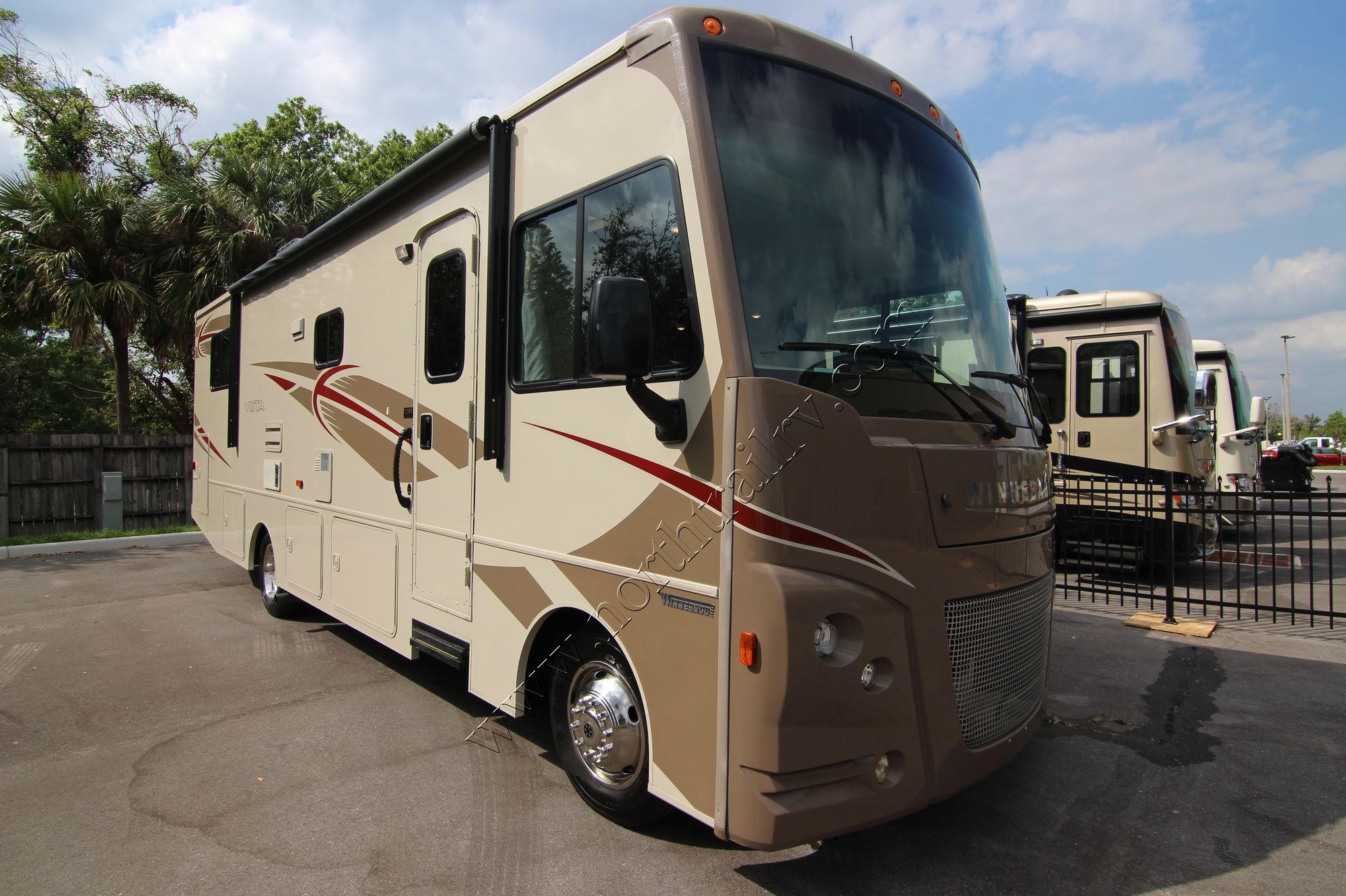 Used 2017 Winnebago Vista 31KE Class A  For Sale