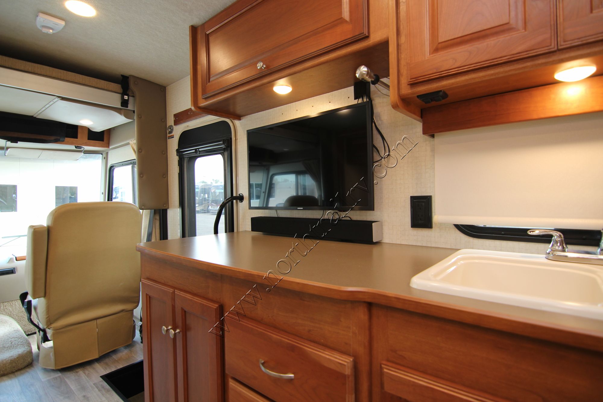 Used 2017 Winnebago Vista 31KE Class A  For Sale