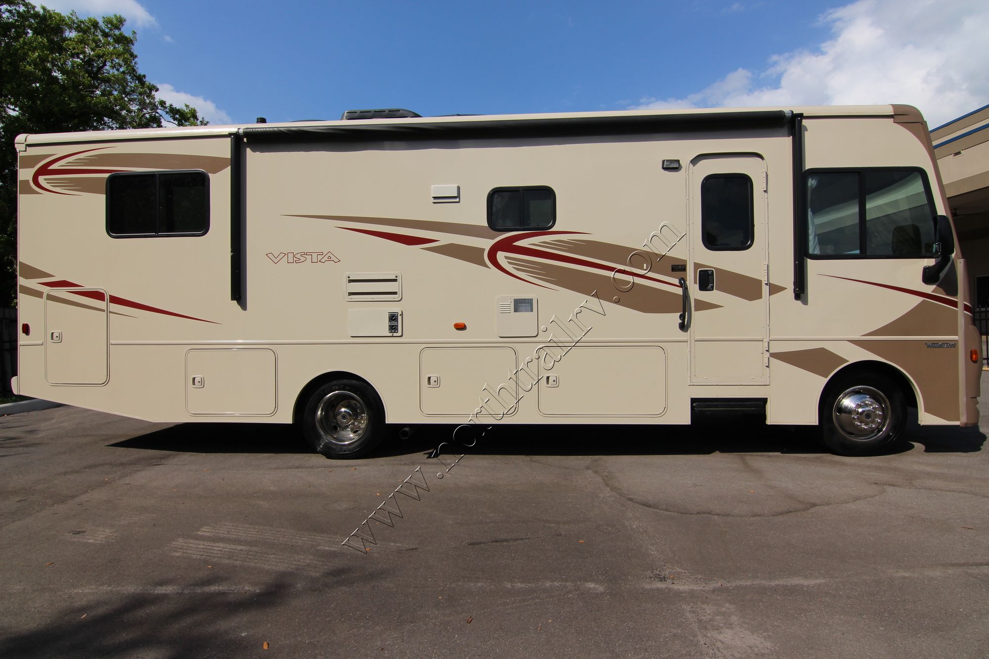 Used 2017 Winnebago Vista 31KE Class A  For Sale