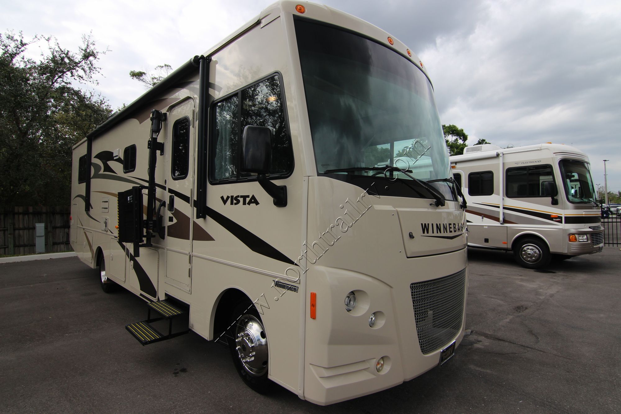 Used 2015 Winnebago Vista 31KE Class A  For Sale