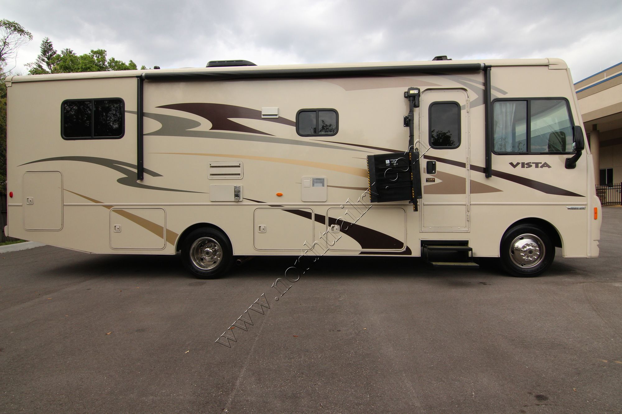 Used 2015 Winnebago Vista 31KE Class A  For Sale