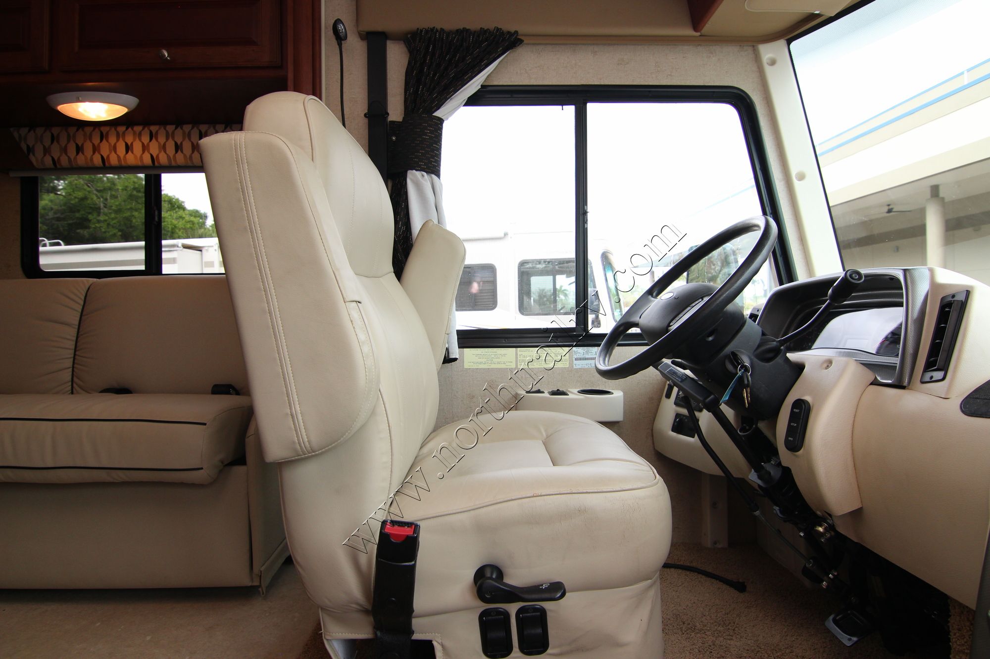 Used 2015 Winnebago Vista 31KE Class A  For Sale