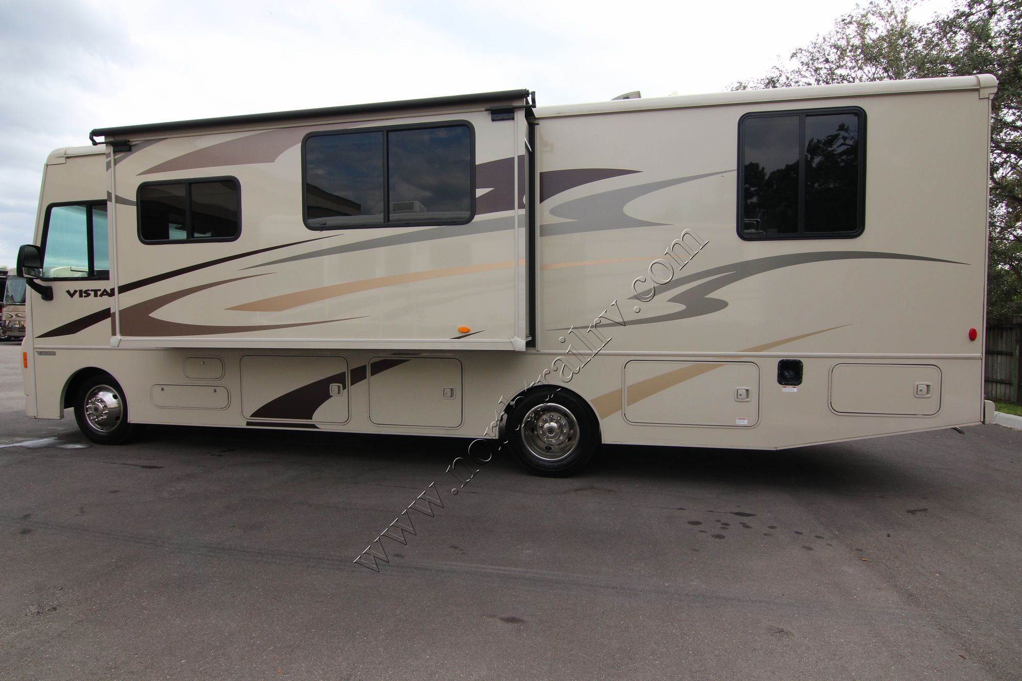 Used 2015 Winnebago Vista 31KE Class A  For Sale