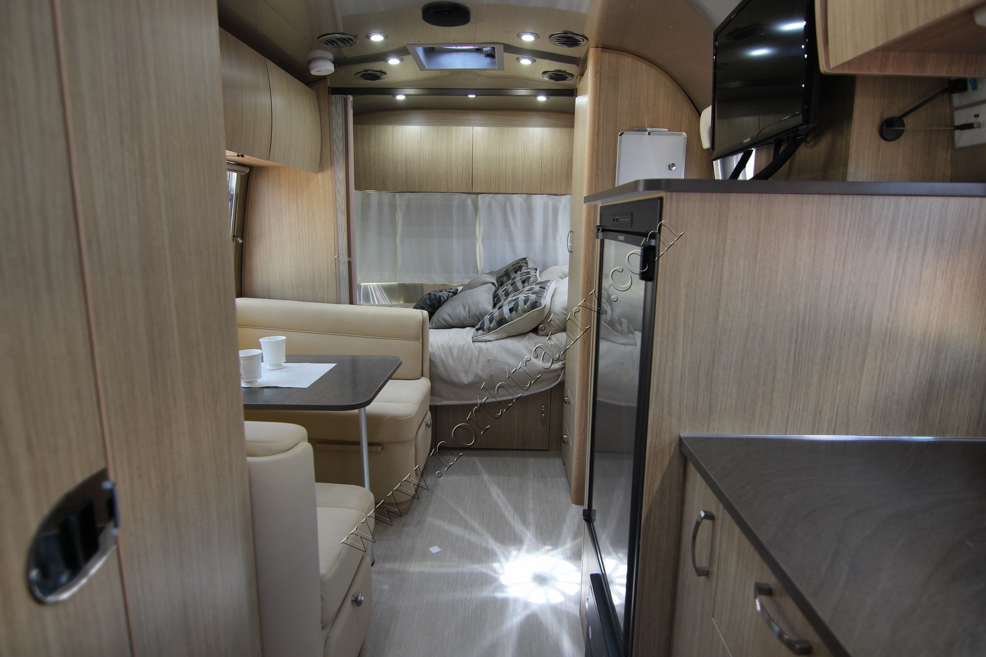 New 2018 Airstream Flying Cloud 20FB Travel Trailer  For Sale