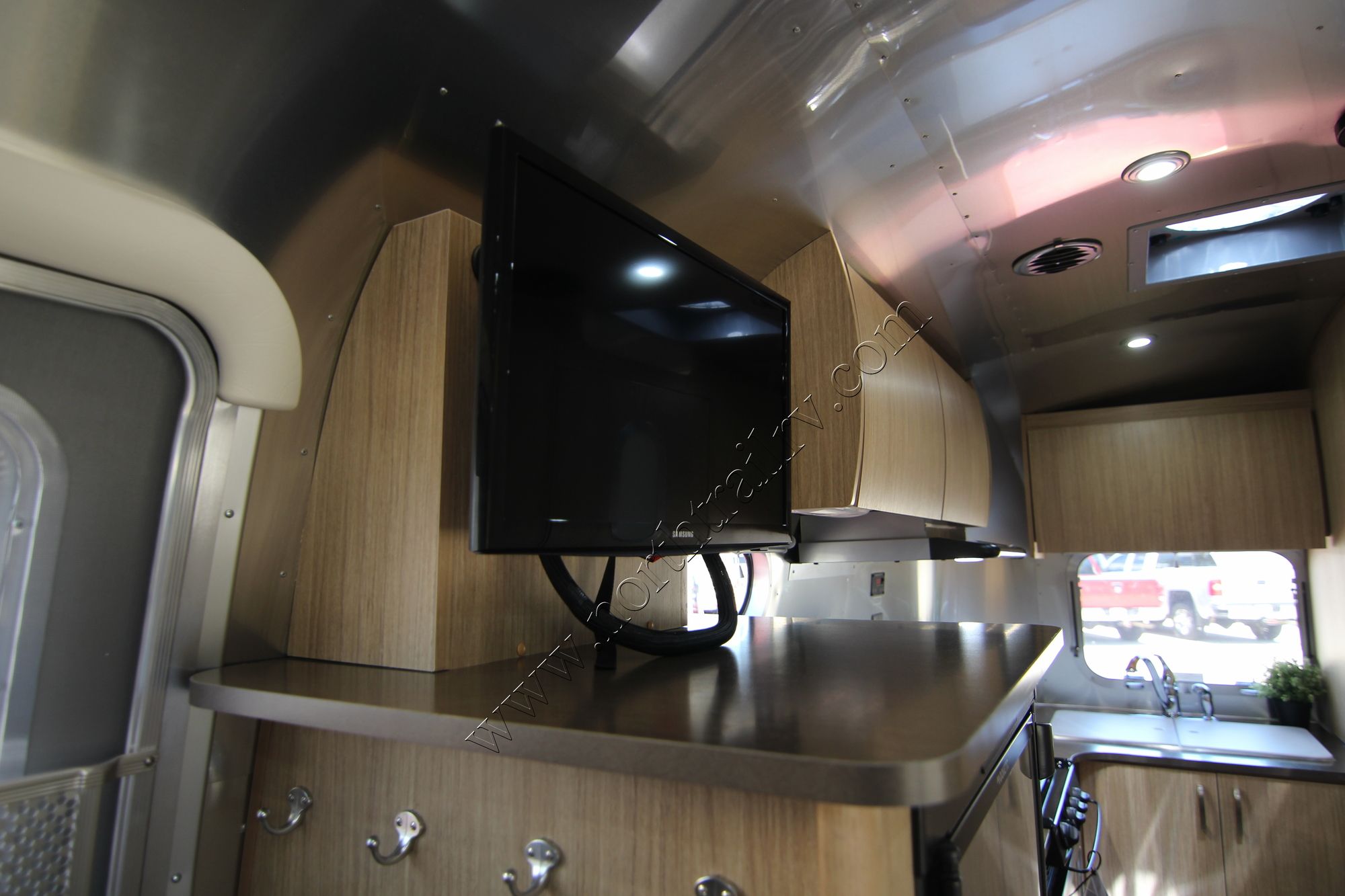 New 2018 Airstream Flying Cloud 20FB Travel Trailer  For Sale