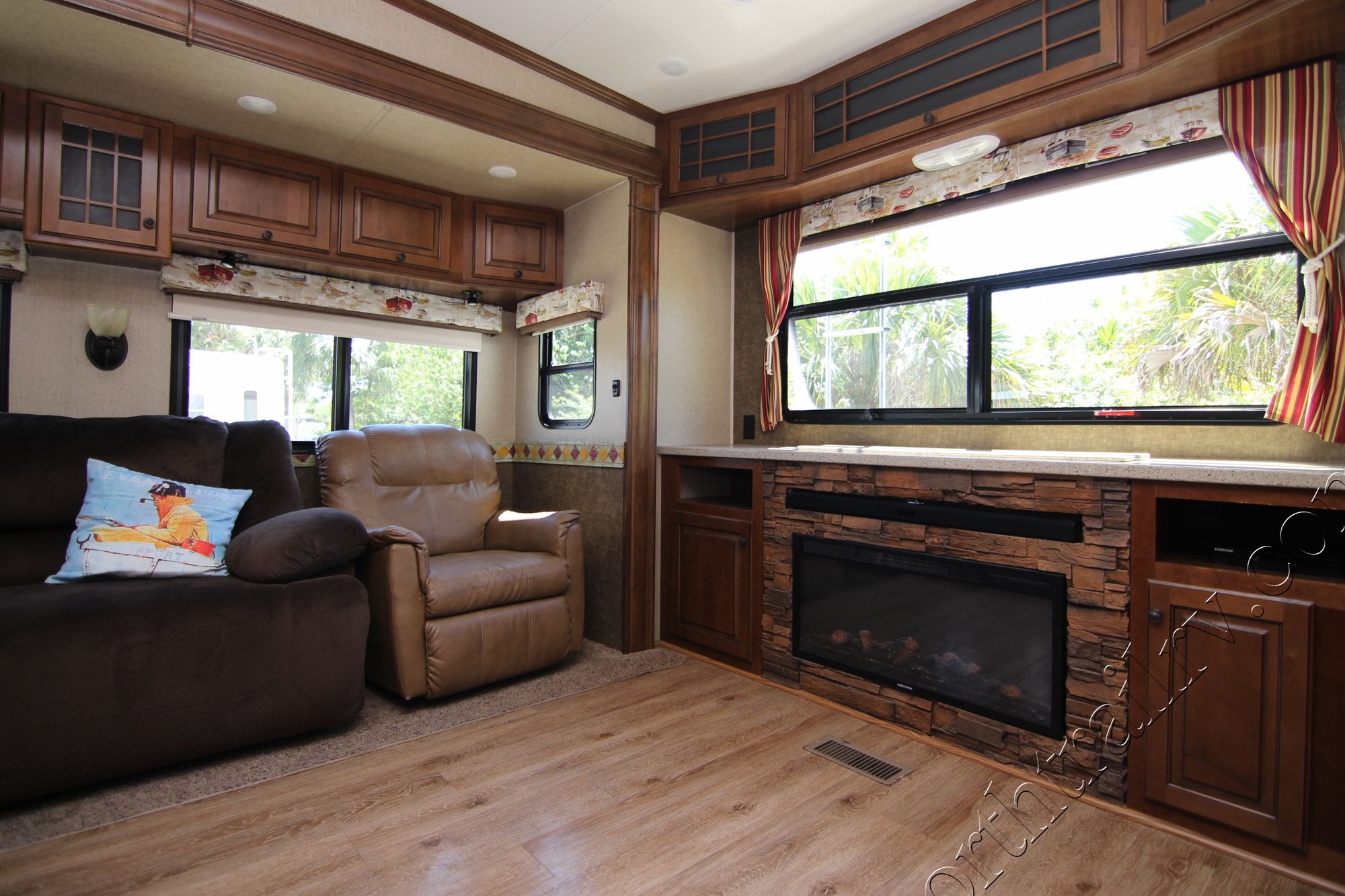 Used 2014 Heartland Rv Big Horn 3010RE Fifth Wheel  For Sale