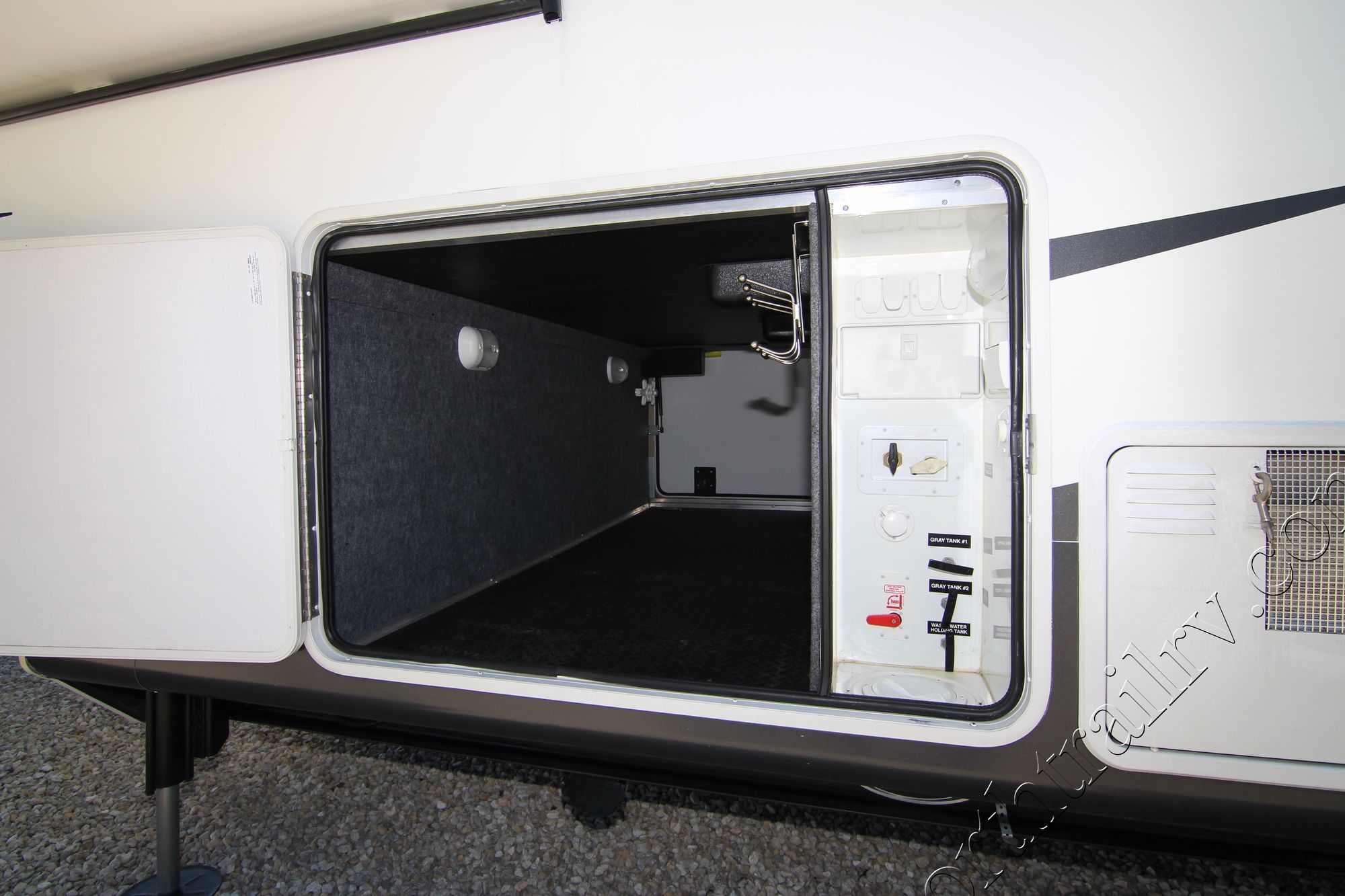 Used 2014 Heartland Rv Big Horn 3010RE Fifth Wheel  For Sale