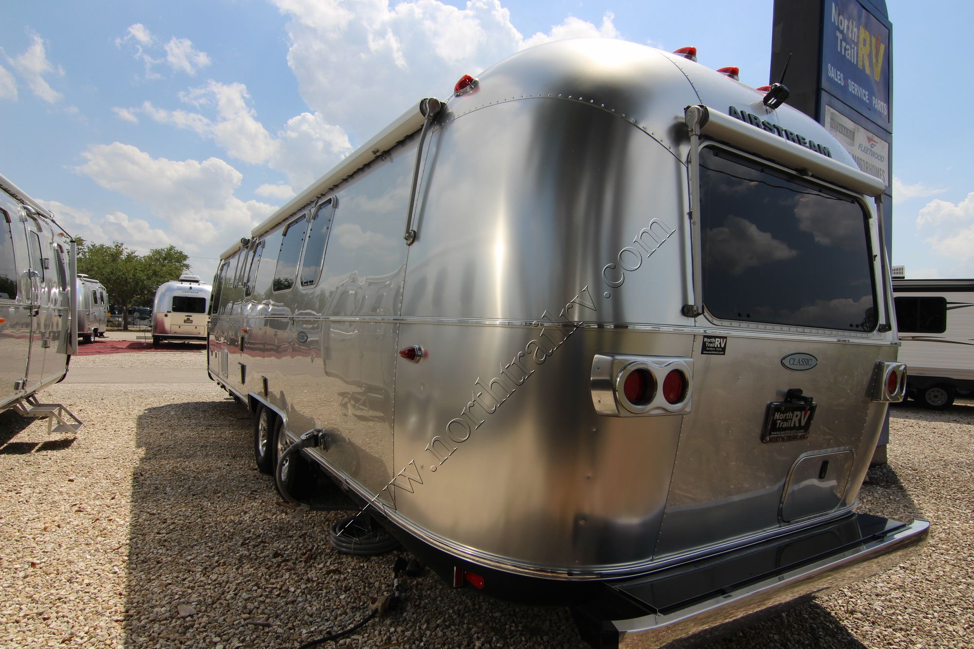 New 2018 Airstream Classic 33FB Travel Trailer  For Sale