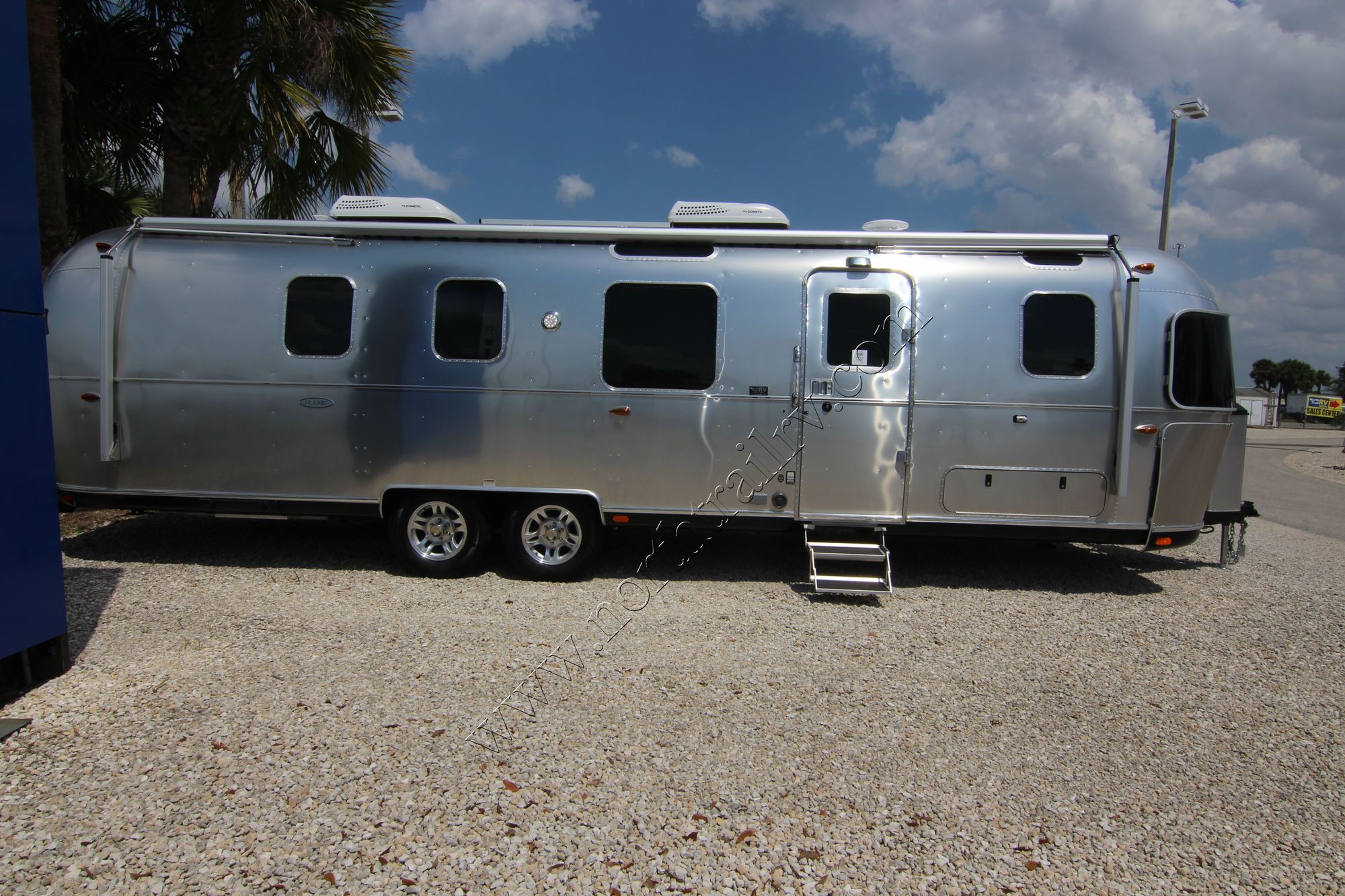 New 2018 Airstream Classic 33FB Travel Trailer  For Sale