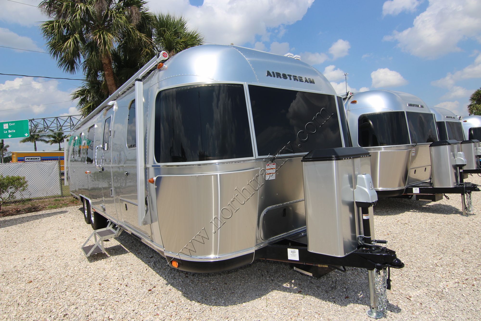 New 2018 Airstream Classic 33FB Travel Trailer  For Sale