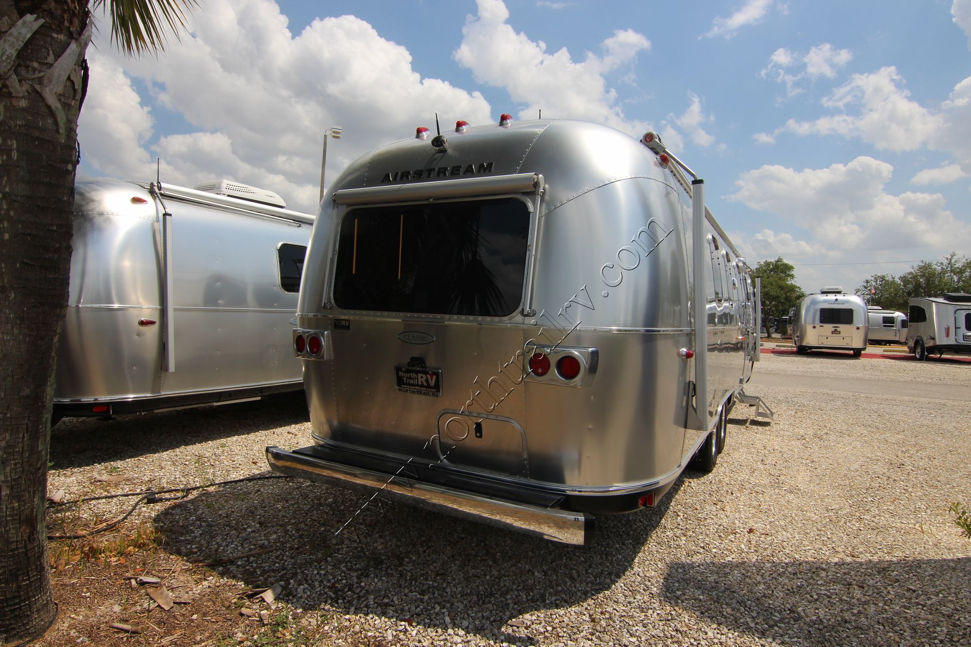 New 2018 Airstream Classic 33FB Travel Trailer  For Sale