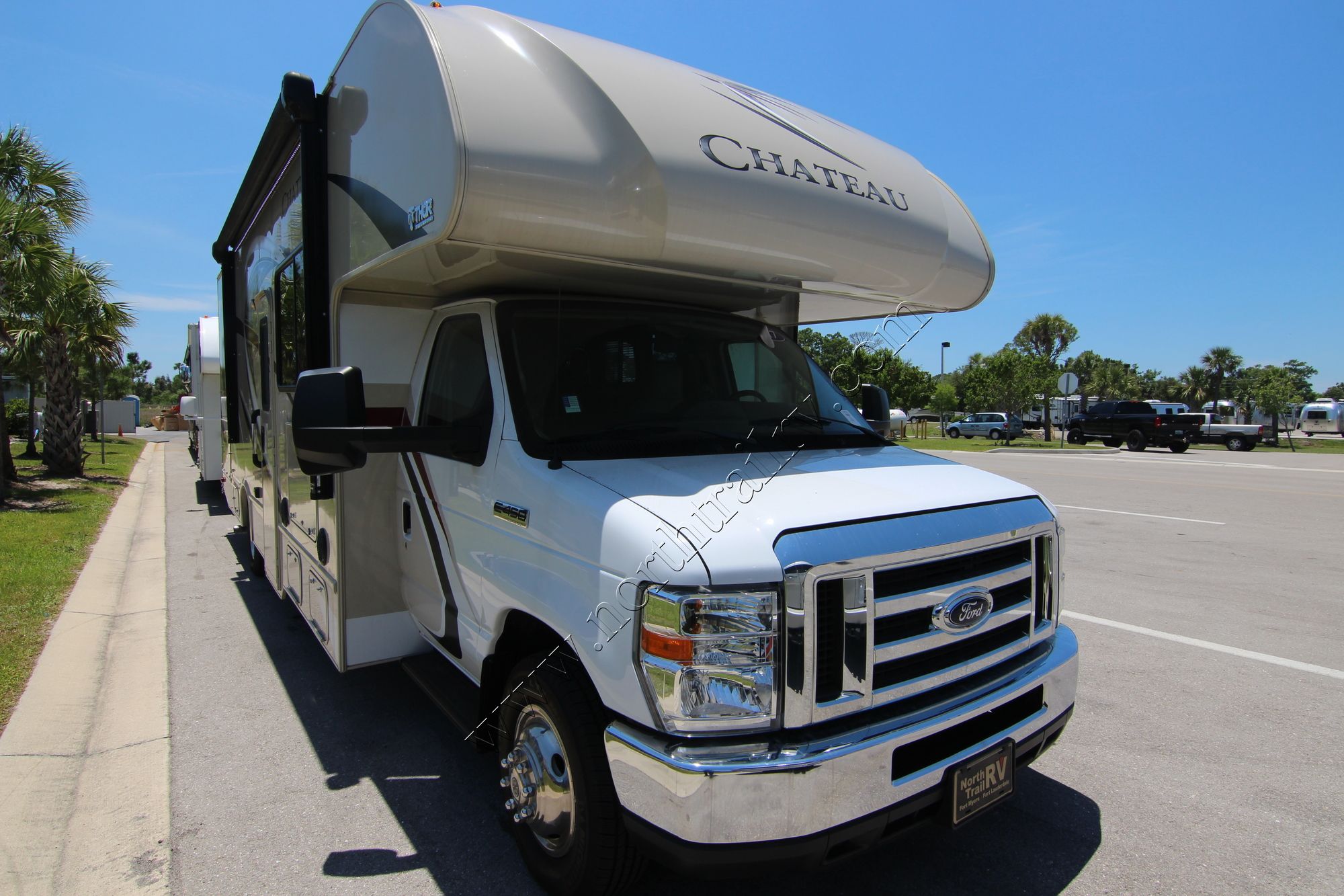 Used 2017 Thor Chateau 28Z Class C  For Sale