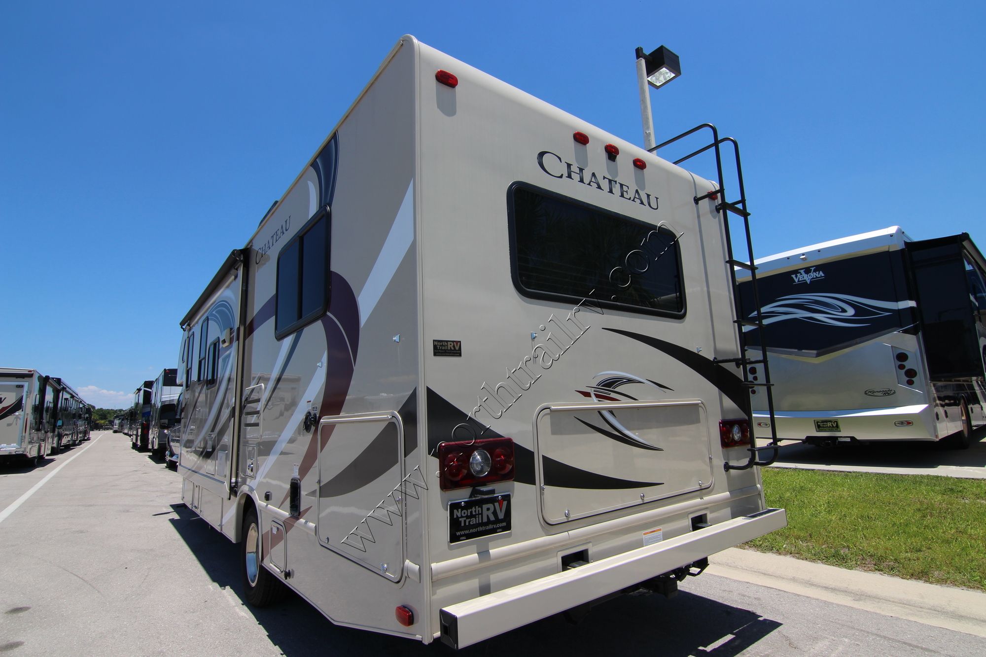 Used 2017 Thor Chateau 28Z Class C  For Sale