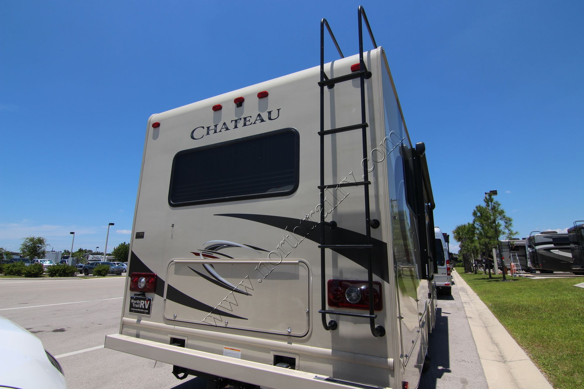 Used 2017 Thor Chateau 28Z Class C  For Sale