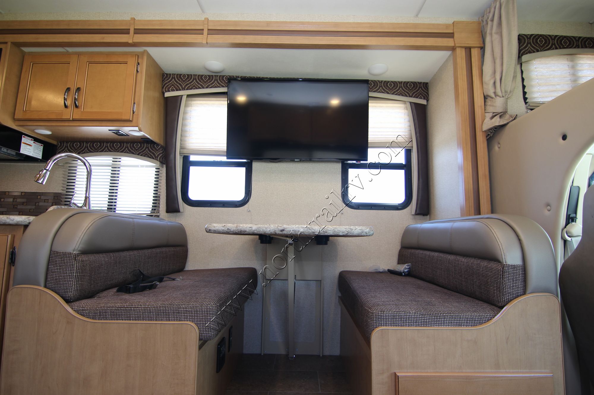 Used 2017 Thor Chateau 28Z Class C  For Sale