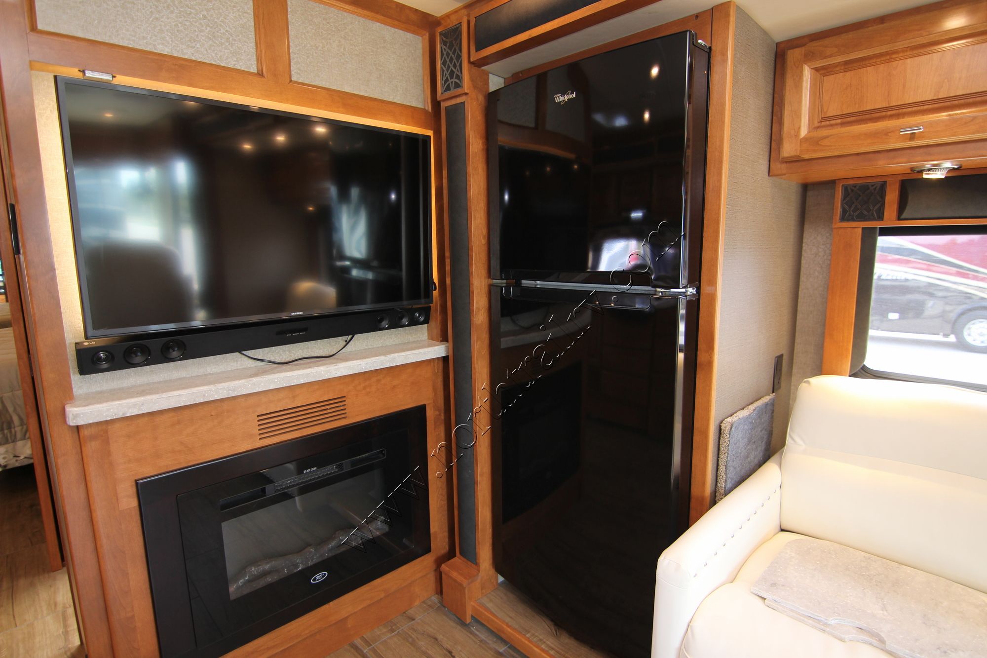 New 2019 Tiffin Motor Homes Breeze 33BR Class A  For Sale