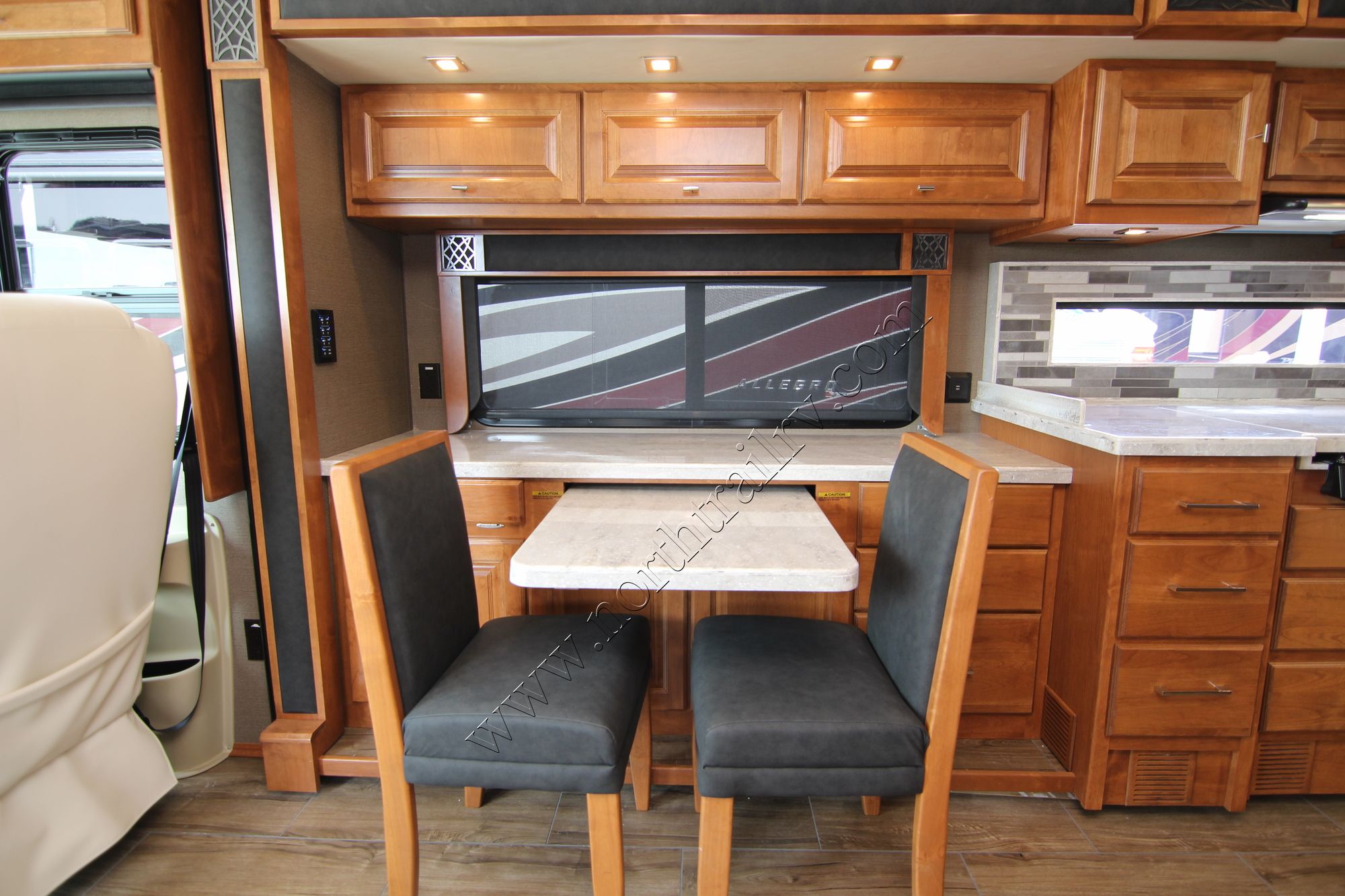 New 2019 Tiffin Motor Homes Breeze 33BR Class A  For Sale