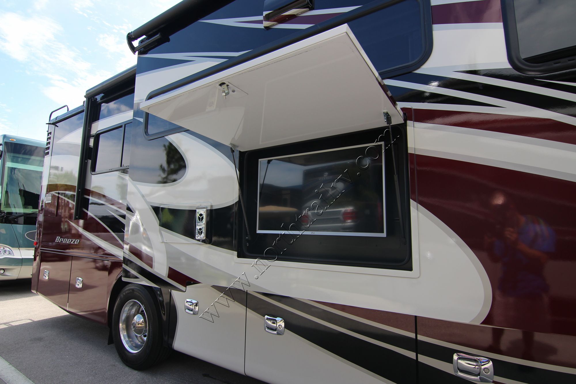 New 2019 Tiffin Motor Homes Breeze 33BR Class A  For Sale