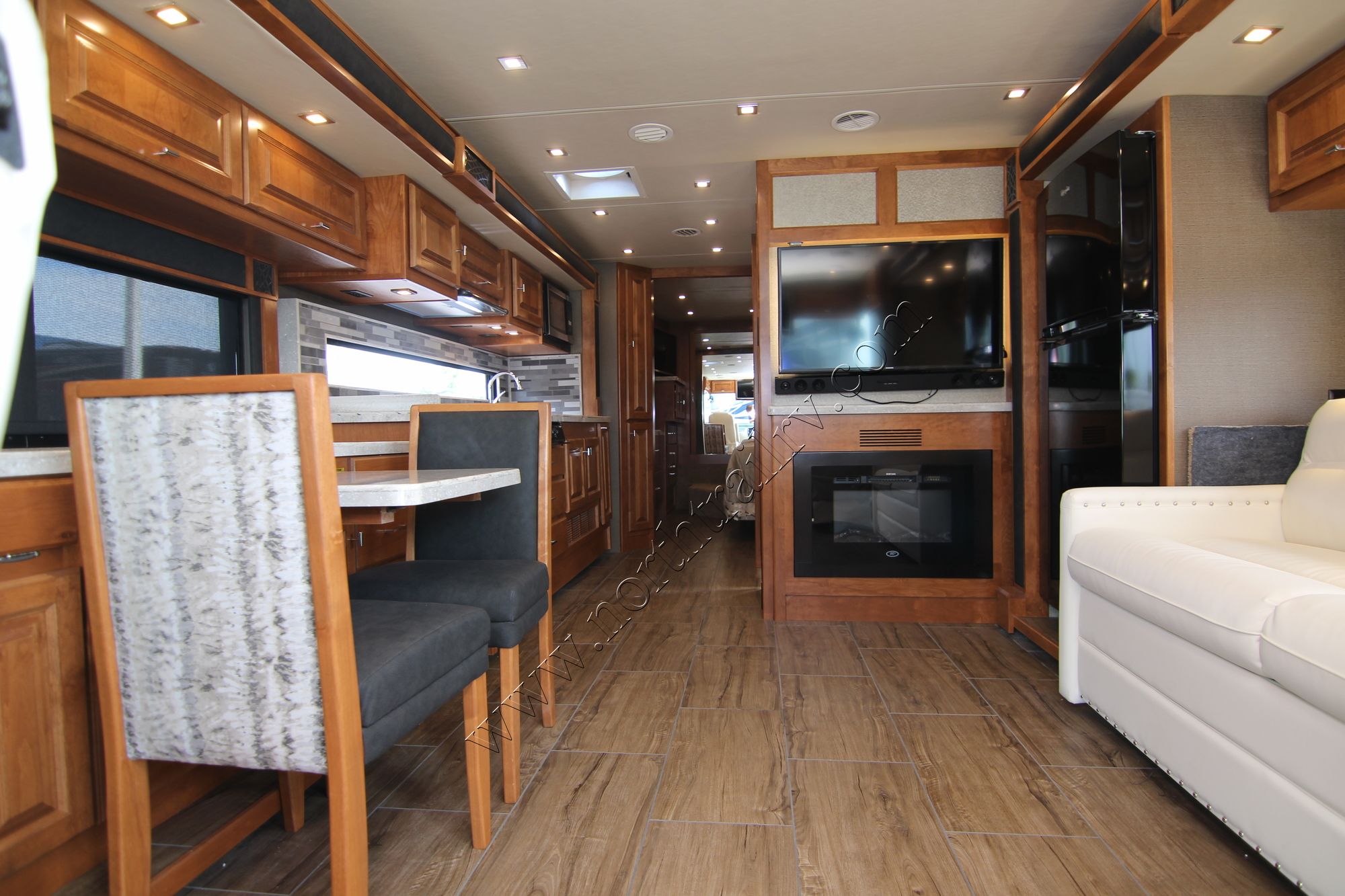 New 2019 Tiffin Motor Homes Breeze 33BR Class A  For Sale