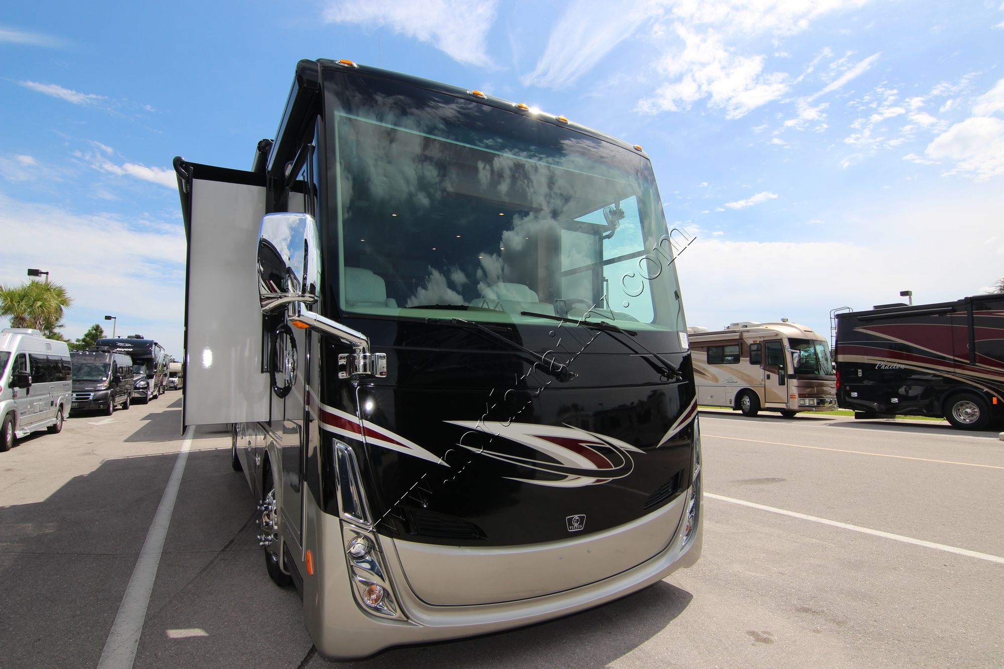 New 2019 Tiffin Motor Homes Breeze 33BR Class A  For Sale