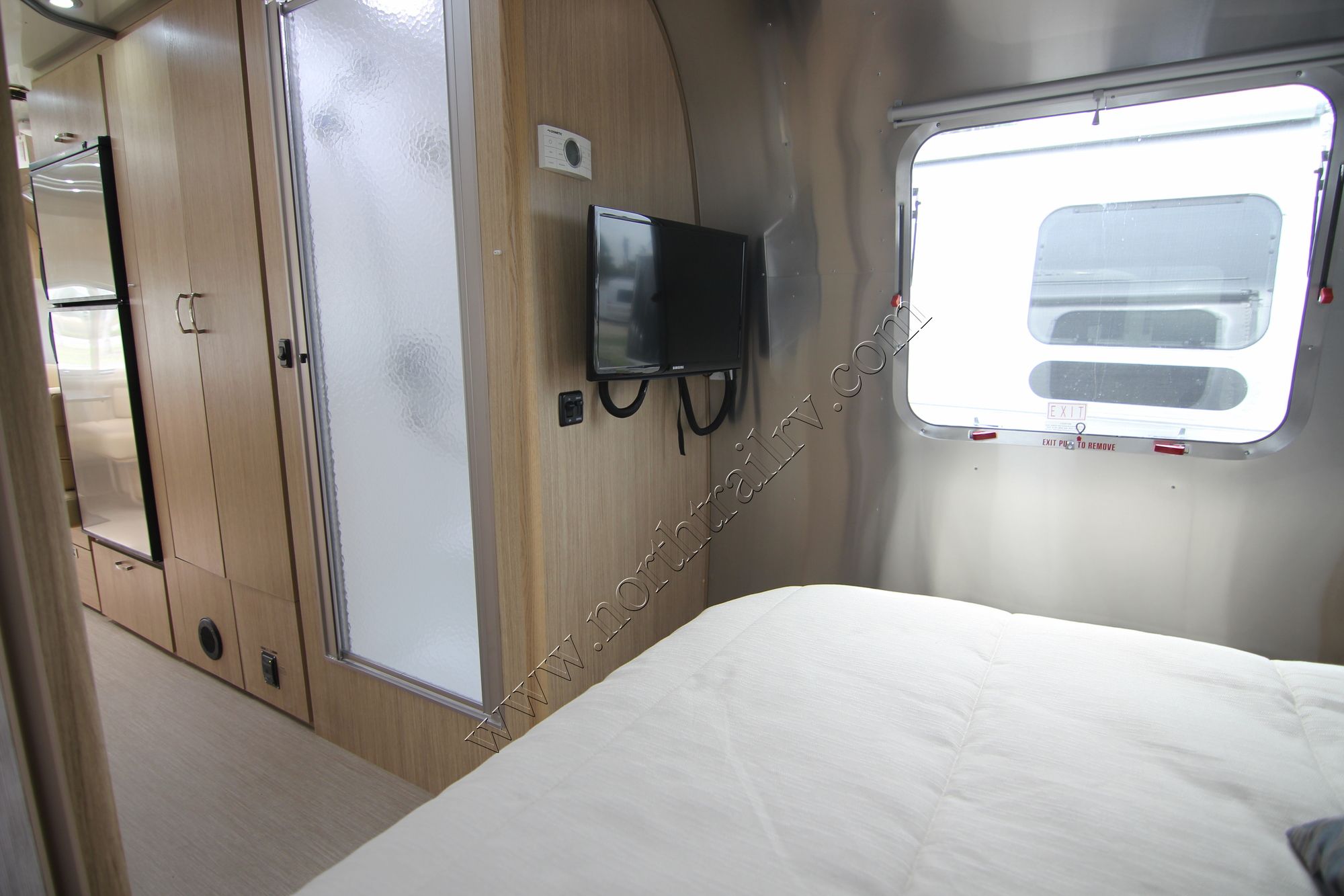 New 2018 Airstream Flying Cloud 27FB Travel Trailer  For Sale