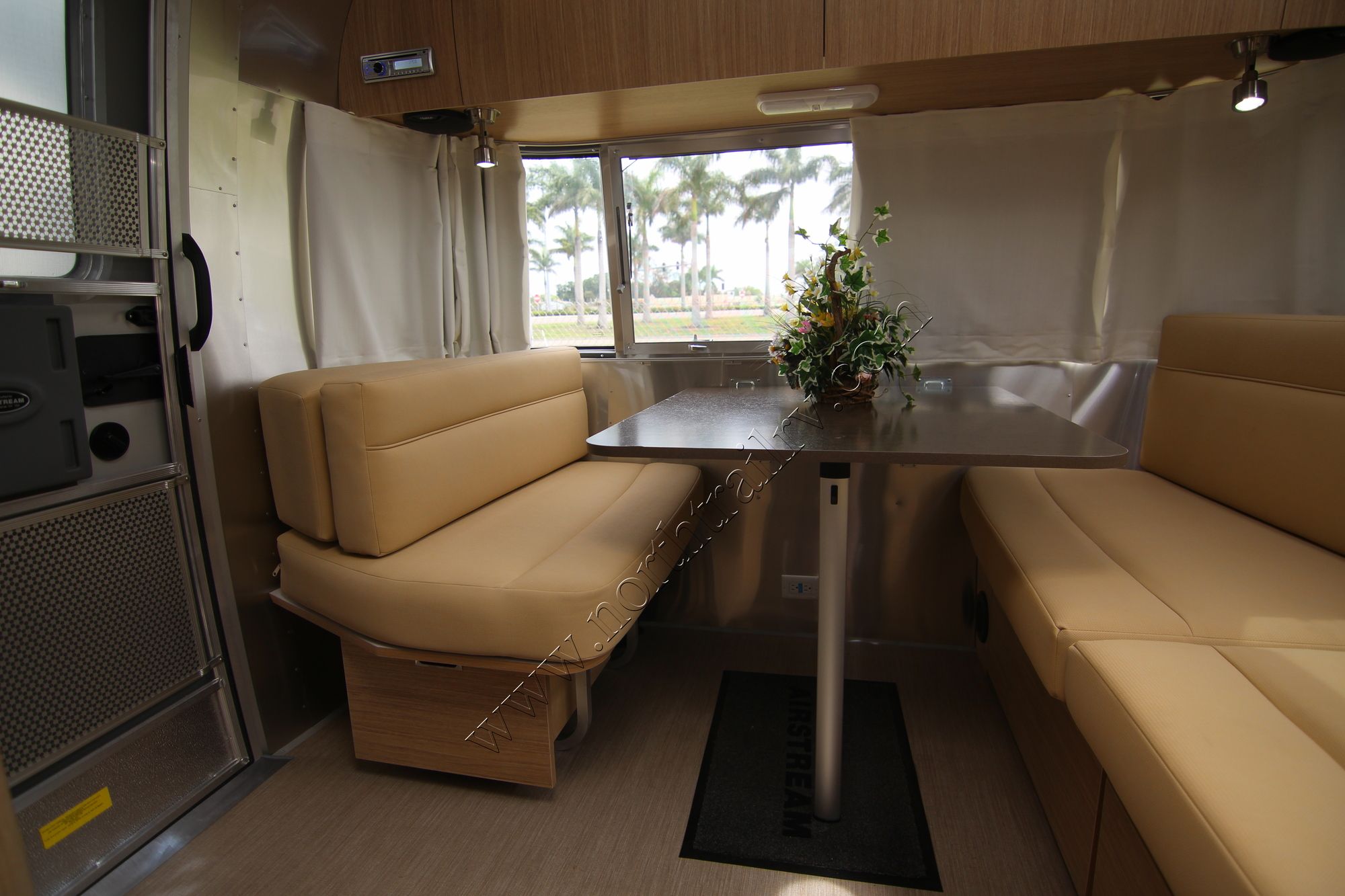 2018 Airstream Flying Cloud 27FB 10897