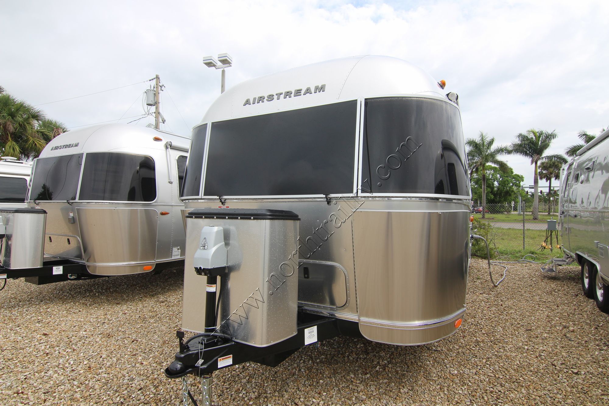 New 2018 Airstream Flying Cloud 27FB Travel Trailer  For Sale